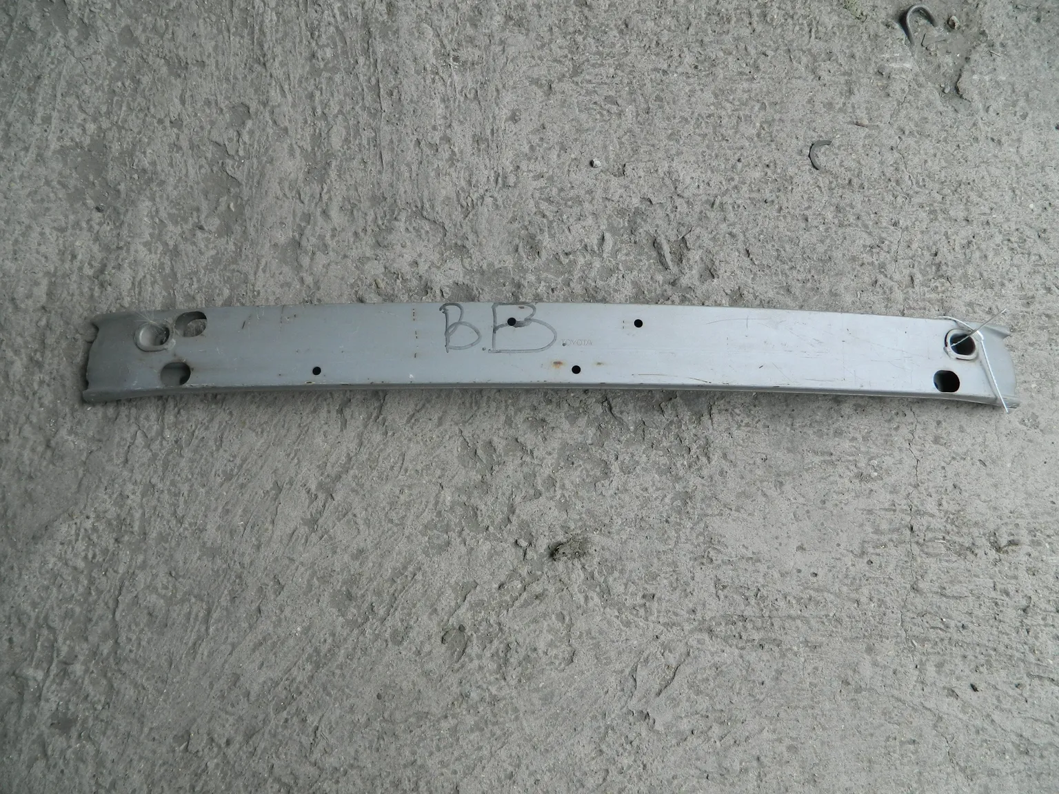 Усилитель бампера TOYOTA BB NCP31 Перед (Контрактный) 35021633 5213152030