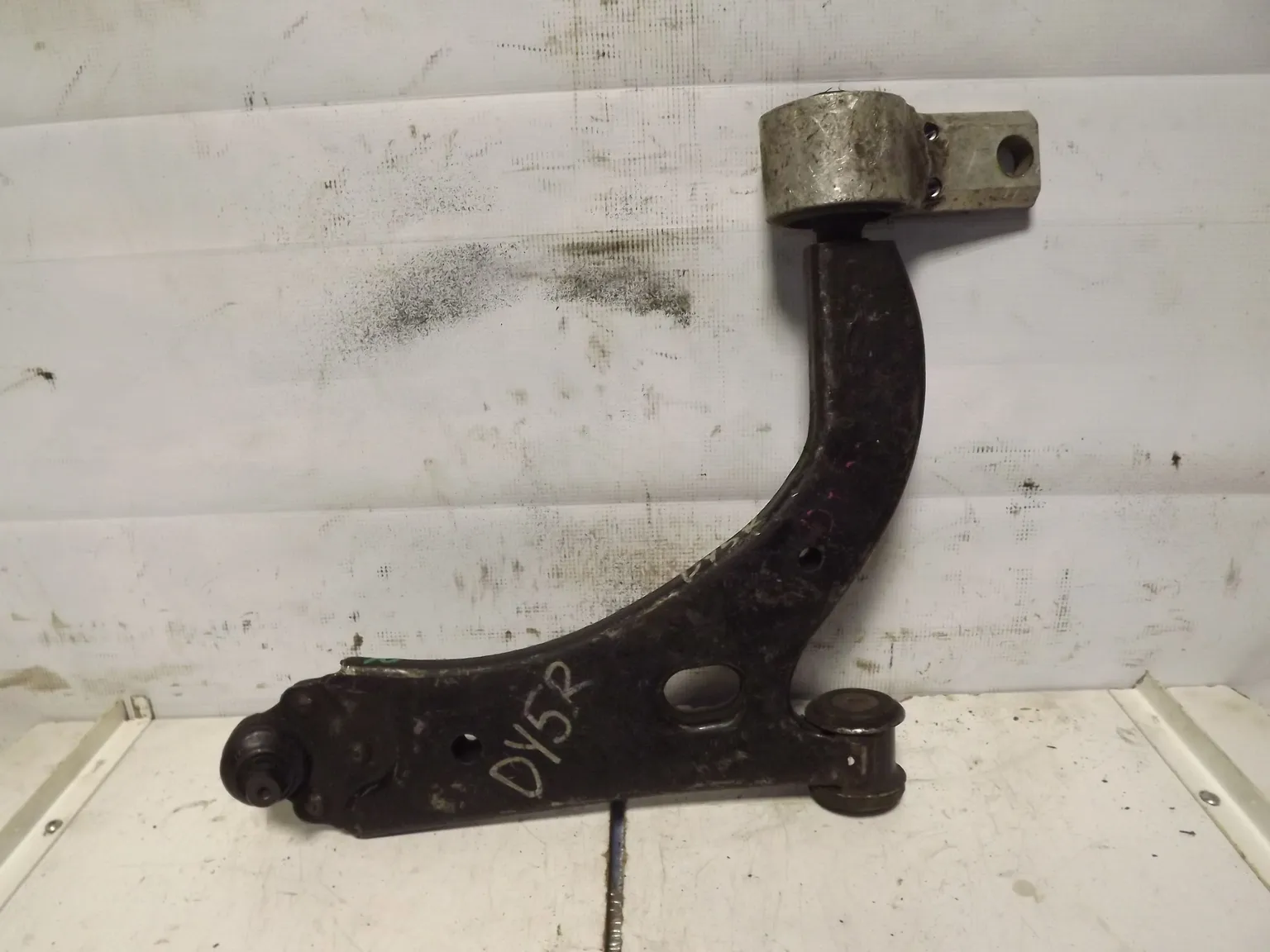 Рычаг подвески MAZDA DEMIO DY5R Перед Прав (Контрактный)