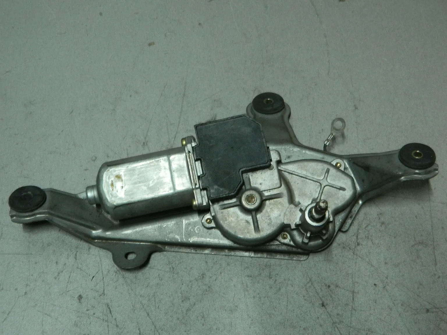 Мотор заднего дворника TOYOTA CALDINA AZT241 (Контрактный) 81528653