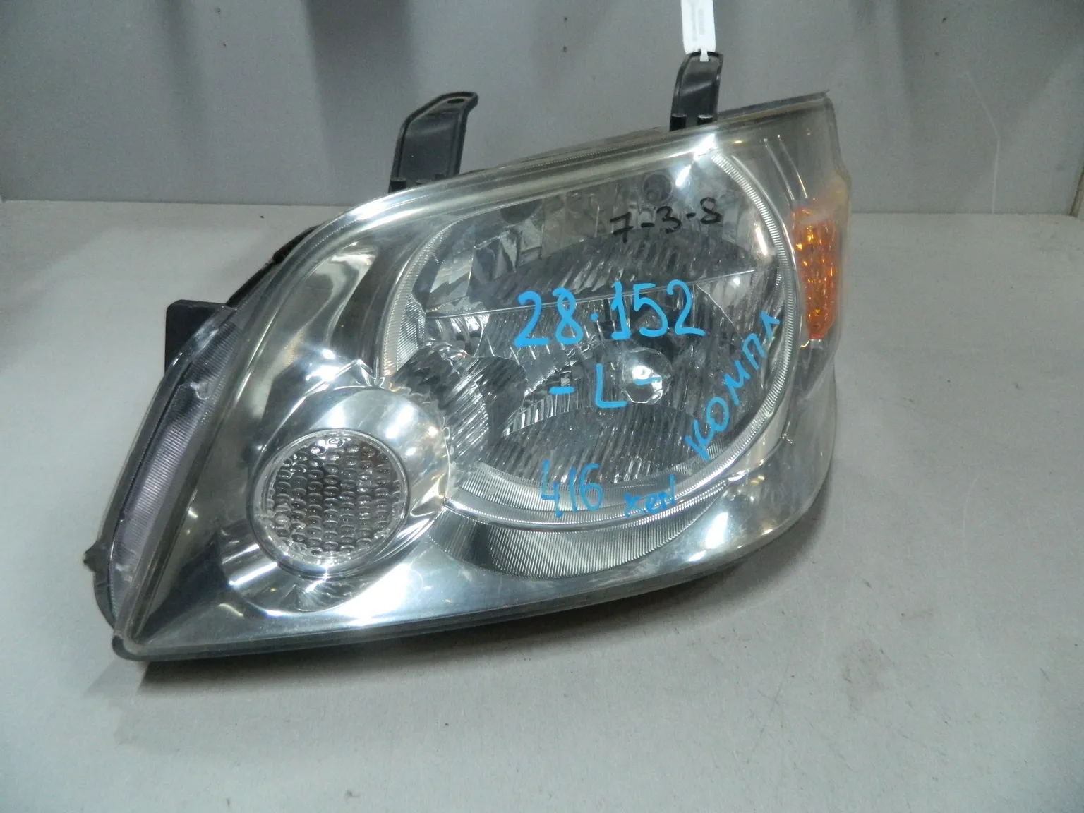 Фара TOYOTA VOXY AZR60 Перед Лев 28152 (Контрактный) 68000368