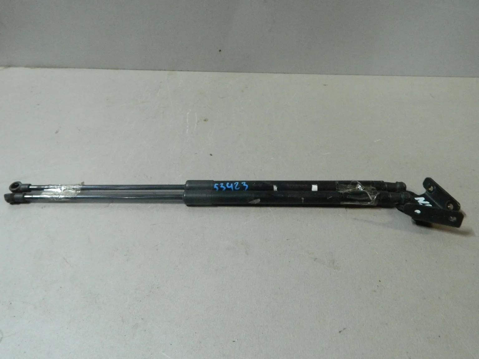 Амортизатор багажника NISSAN QASHQAI J10 (Контрактный) 81532162