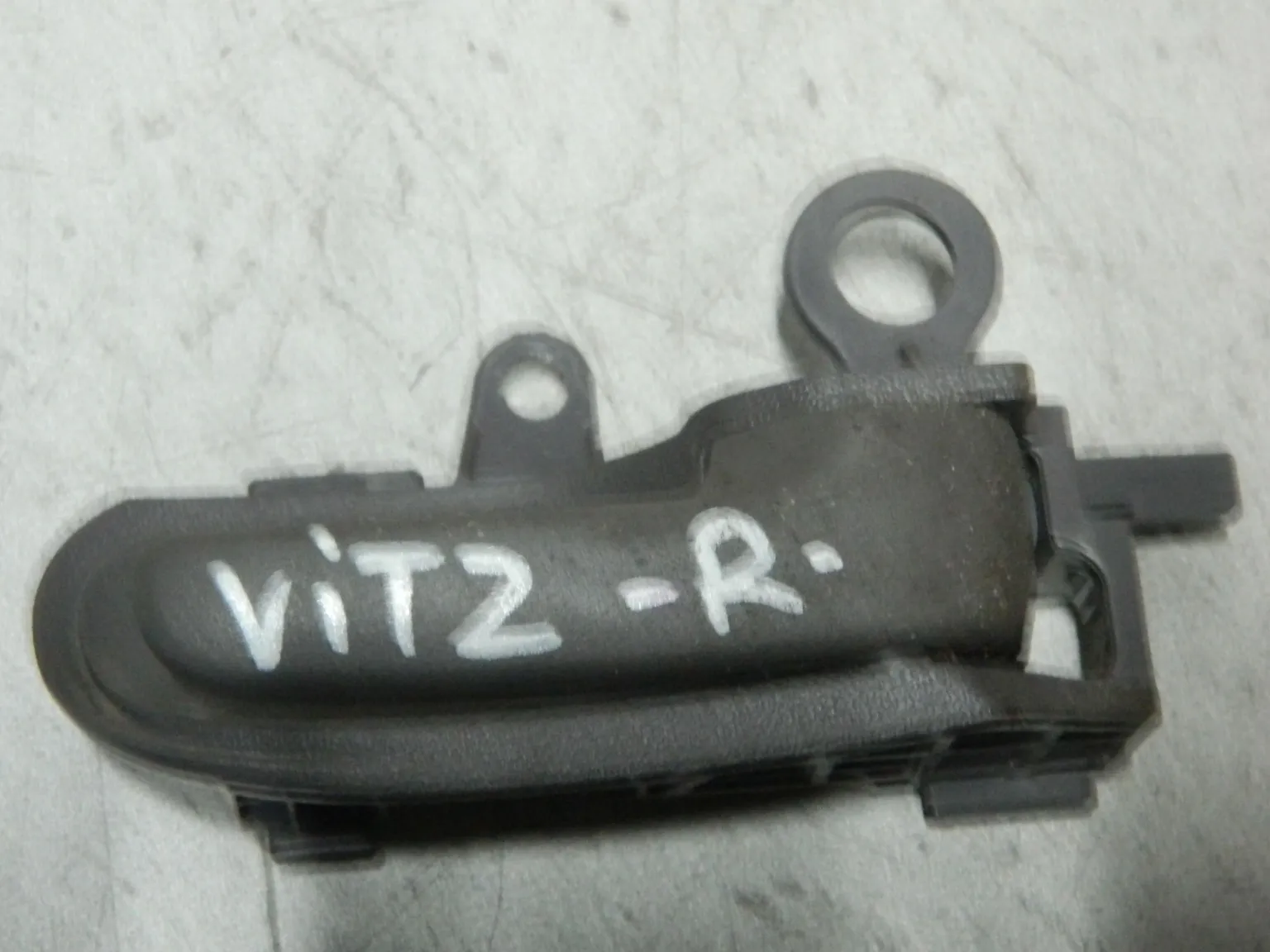 Ручка двери внутренняя TOYOTA VITZ SCP10 Прав (Контрактный) 81528310