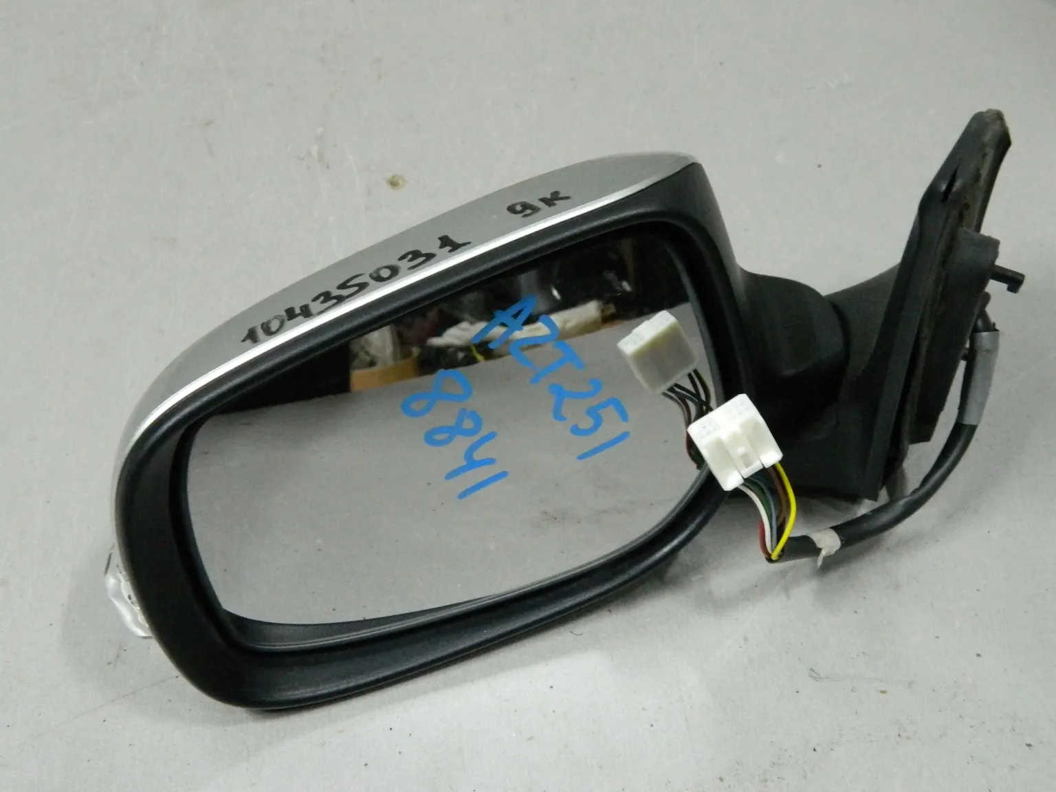 Зеркало TOYOTA AVENSIS AZT251 Перед Лев (Контрактный) 10435031