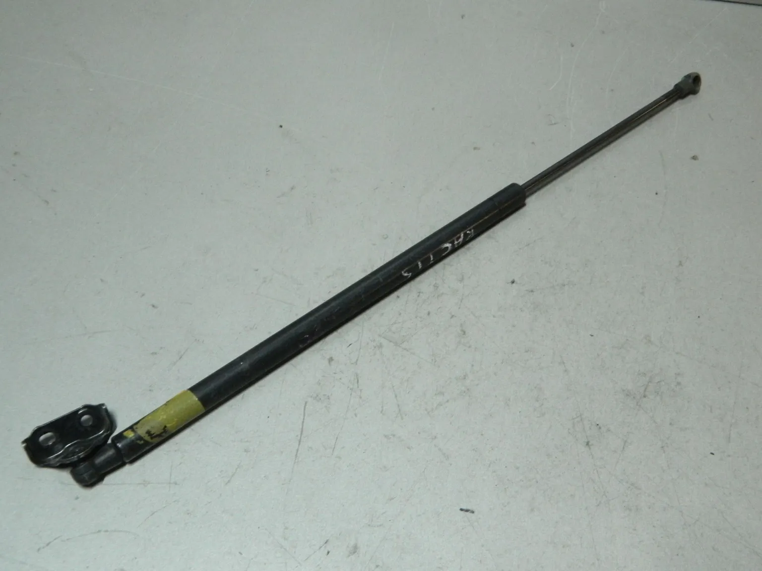 Амортизатор багажника TOYOTA RACTIS NCP100 (Контрактный) 81532183