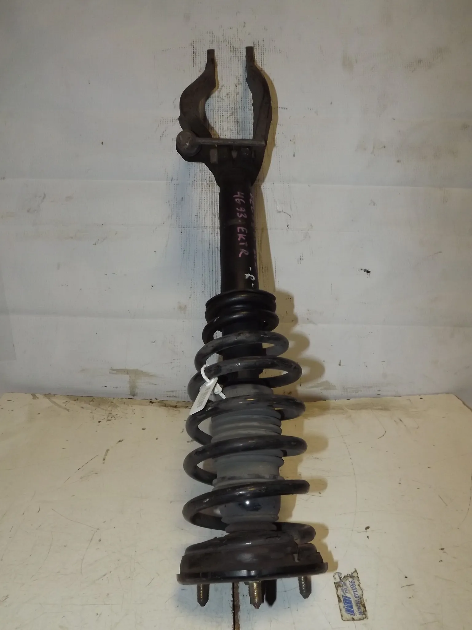 Стойка подвески MITSUBISHI LEGNUM EC1W Перед Прав (Контрактный) 35023471