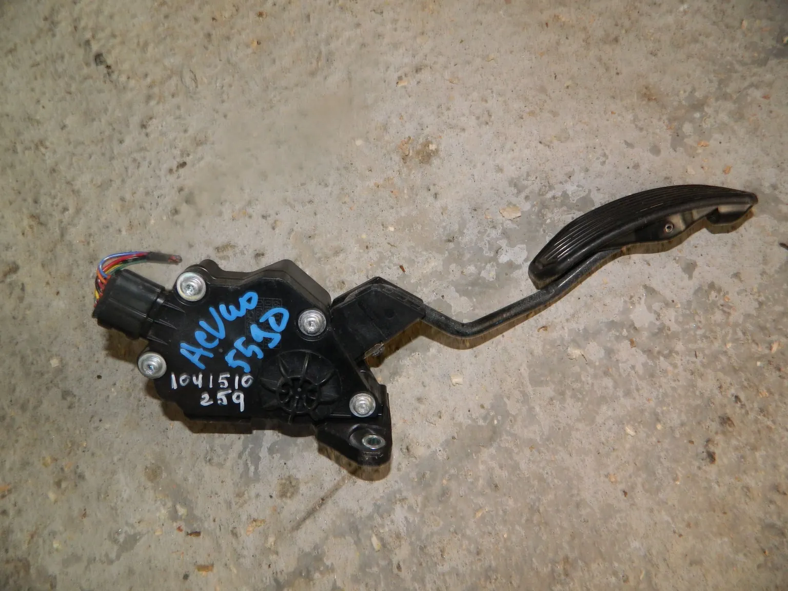 Педаль газа TOYOTA CAMRY ACV40 (Контрактный) 1041510259