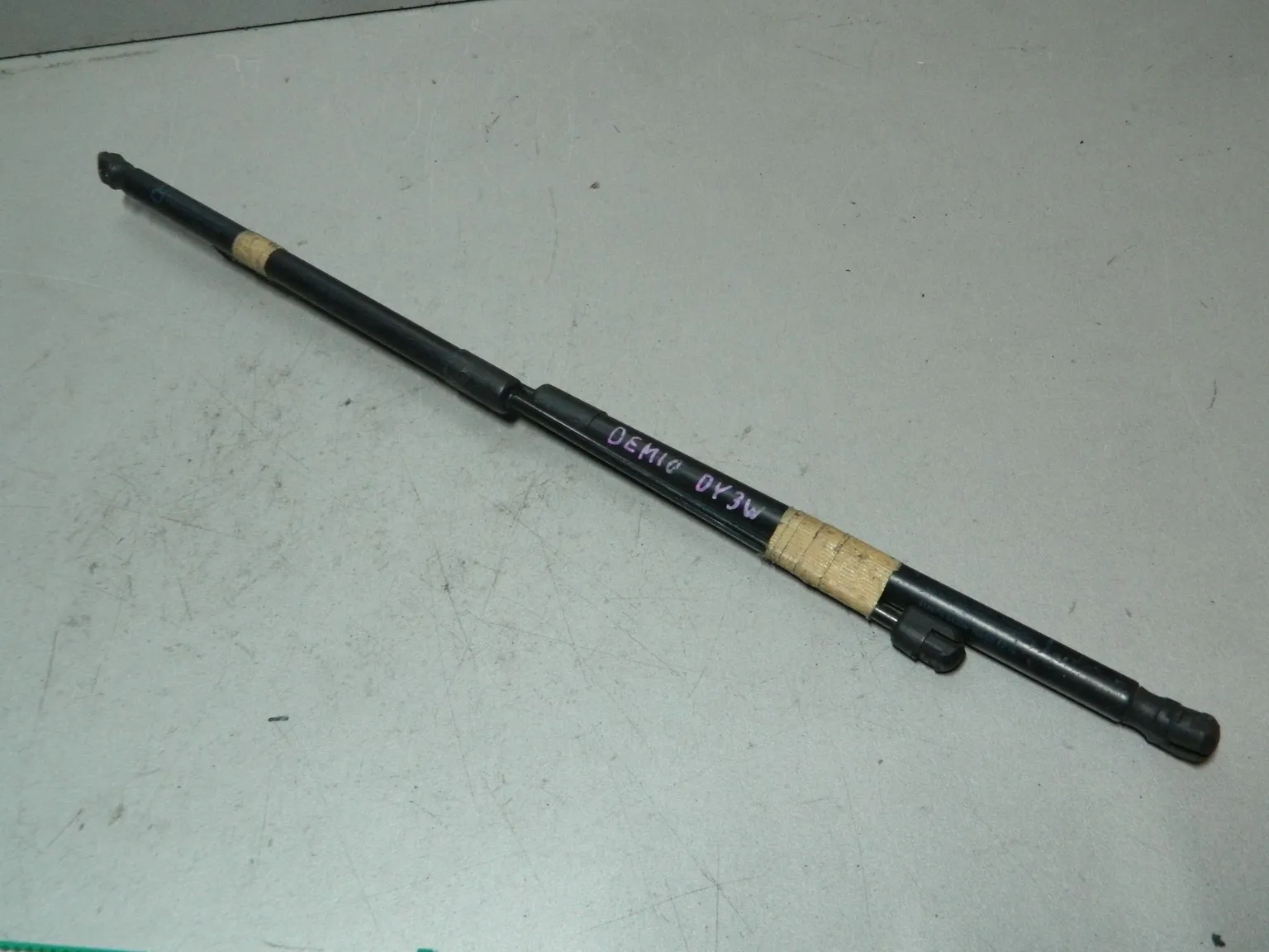 Амортизатор багажника MAZDA DEMIO DY3W (Контрактный) 81532085