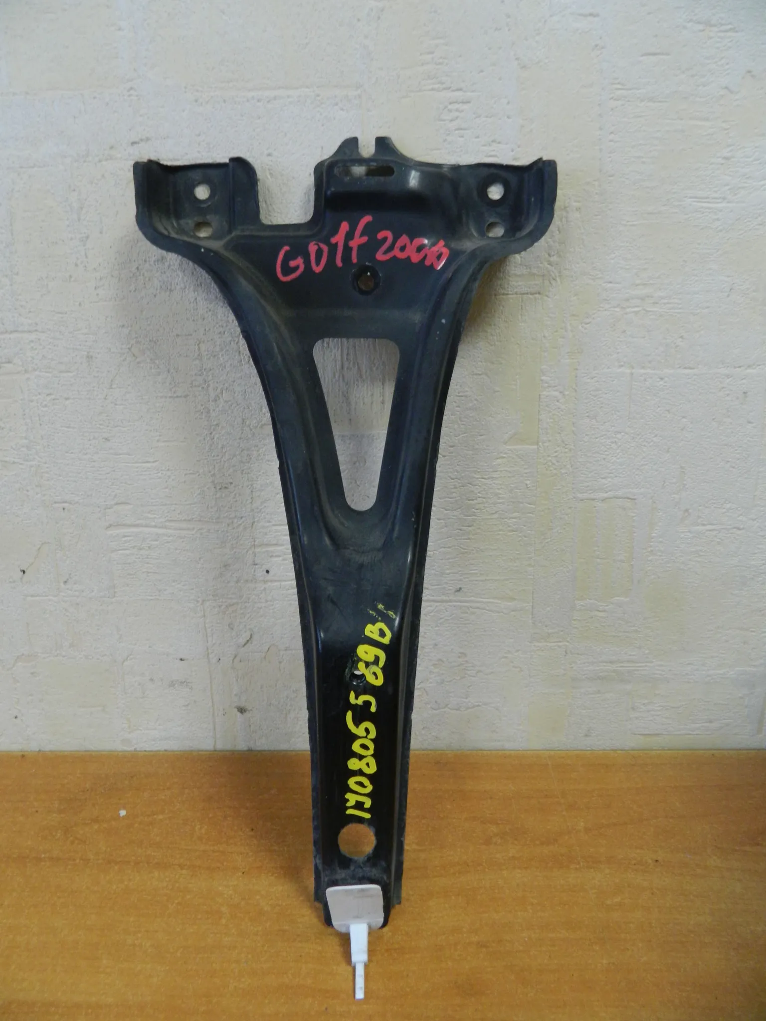 Кронштейн замка капота VOLKSWAGEN GOLF 1J1 AQY (Контрактный) 45976542