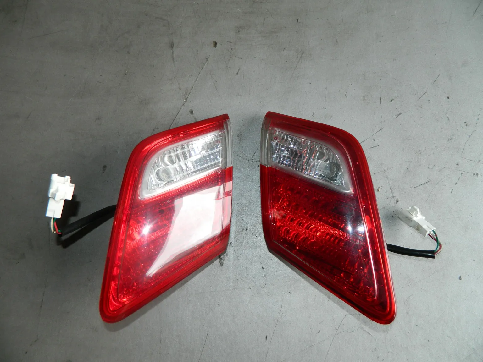 Фонари в крышку багажника TOYOTA CAMRY ACV40 2шт (Контрактный) 1102010551