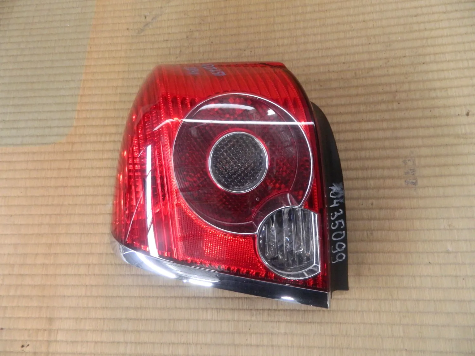 Фонарь TOYOTA AVENSIS AZT251 Зад Лев 35110 (Контрактный) 10435099