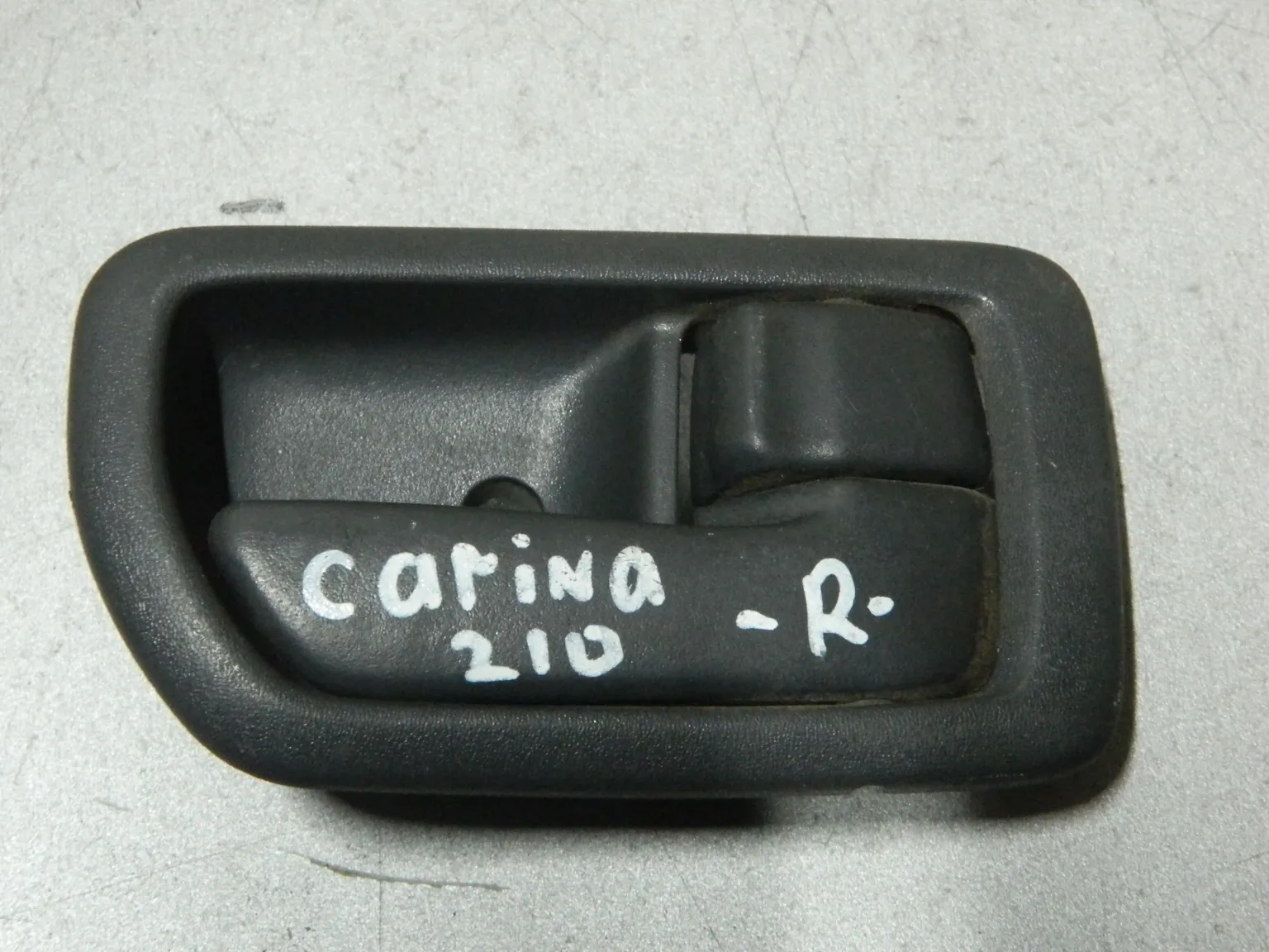 Ручка двери внутренняя TOYOTA CORONA PREMIO AT211 Перед Прав (Контрактный) 81528570 6920520150