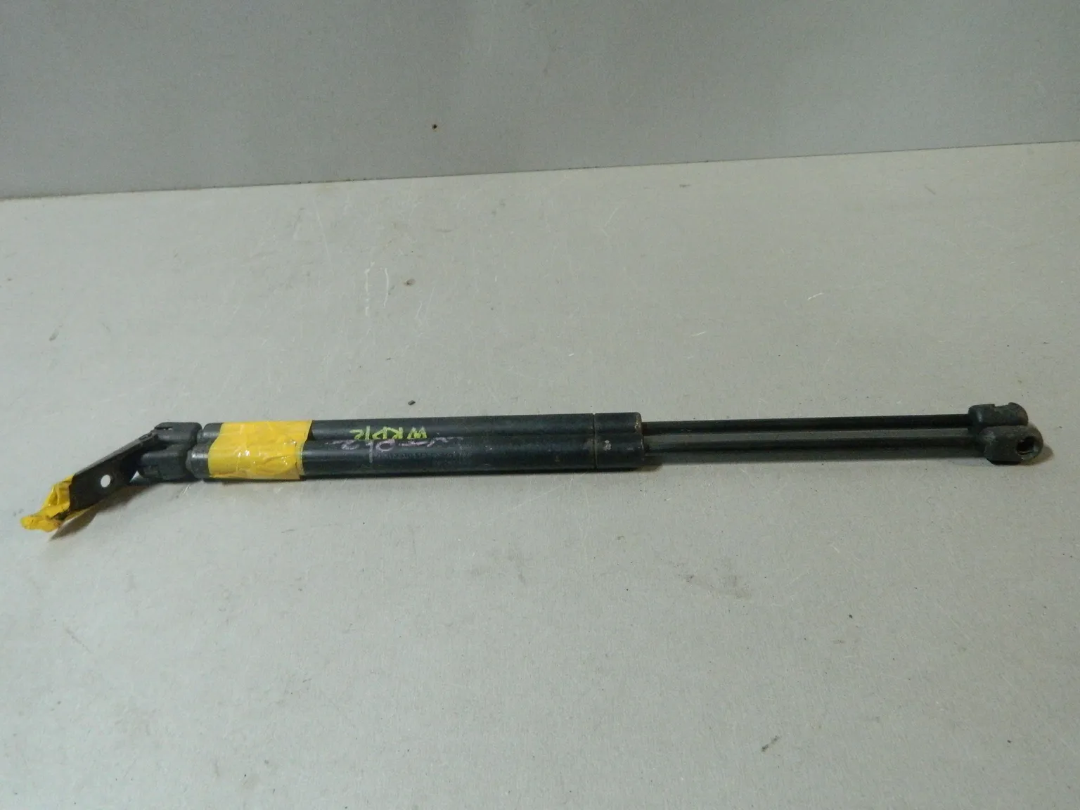 Амортизатор багажника NISSAN PRIMERA WTP12 (Контрактный) 81532151