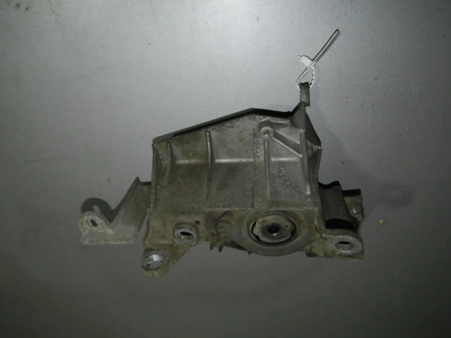 Кронштейн опоры КПП Renault Clio II K4J 711 (Б/У) 7700430825