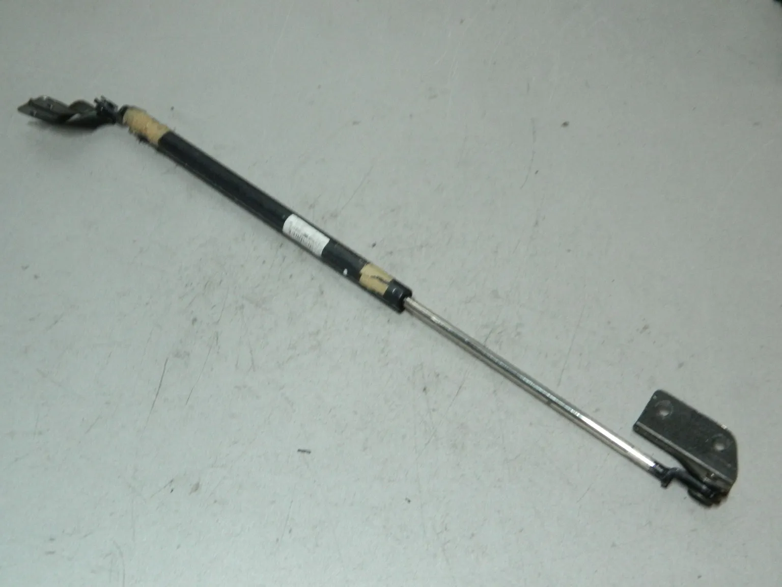 Амортизатор капота SUZUKI AERIO RB21S Лев (Контрактный) 81532146