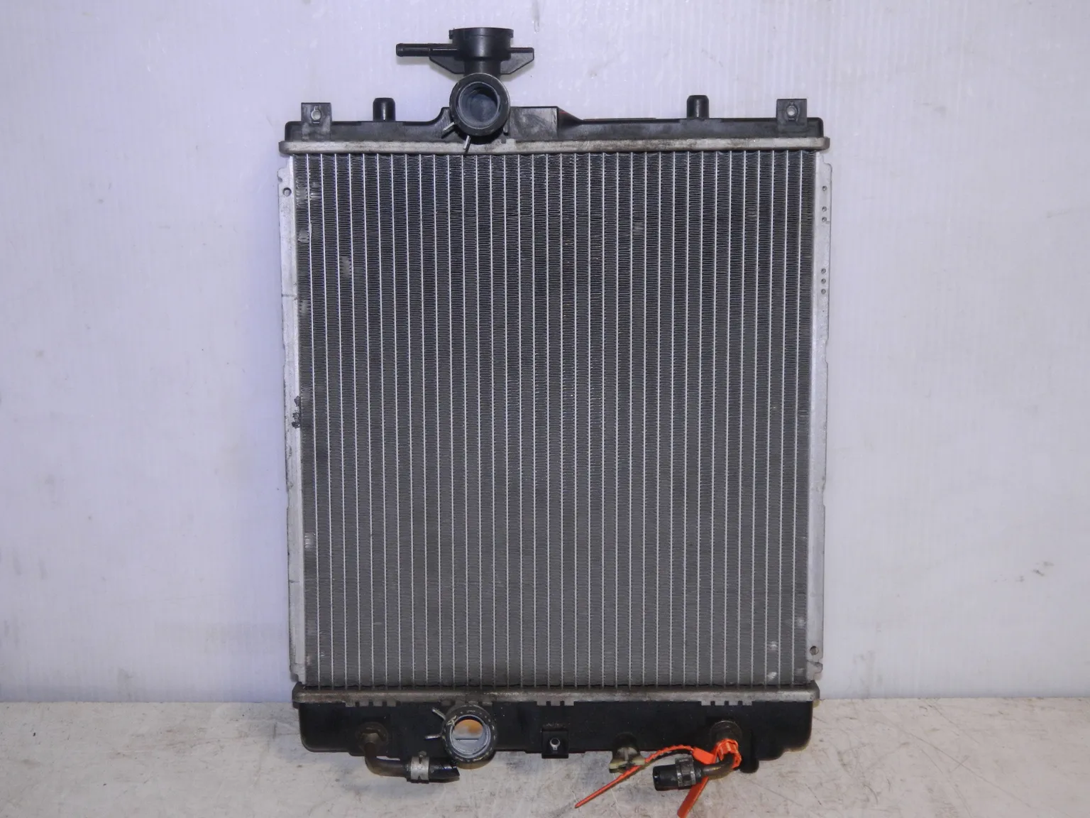 Радиатор ДВС SUZUKI SWIFT HT51S (Контрактный) 65243554