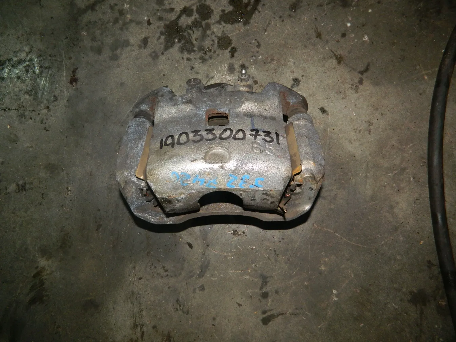 Суппорт NISSAN TEANA J32 Перед Лев (Контрактный) 1903300731