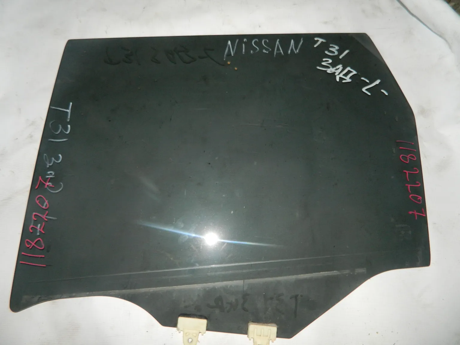 Стекло двери NISSAN X-TRAIL T31 Задн. Лев (Контрактный) 1182207