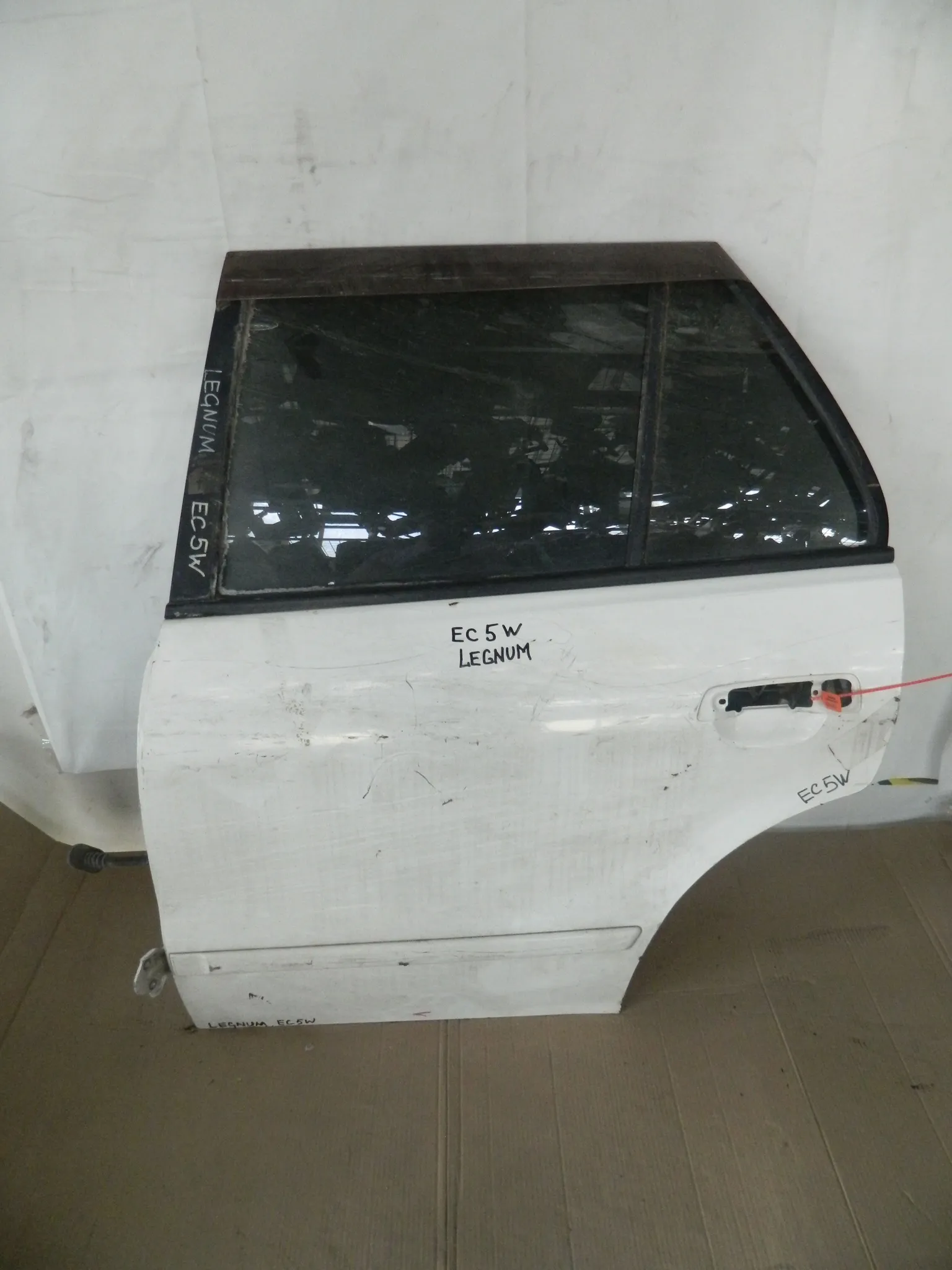 Дверь MITSUBISHI LEGNUM EC5W Зад Лев (Контрактный) 65243257 MR273249