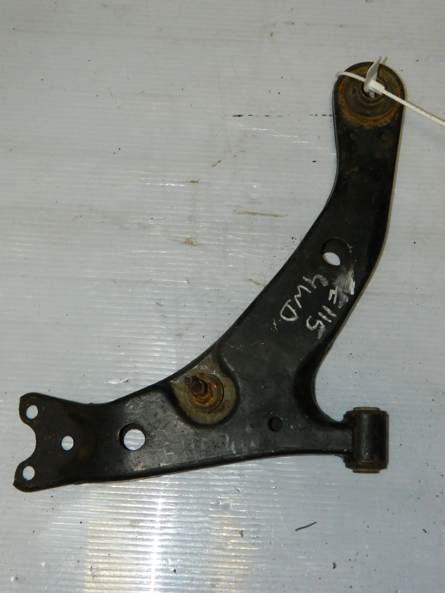 Рычаг подвески TOYOTA SPRINTER CARIB AE115 Перед Прав (Контрактный)