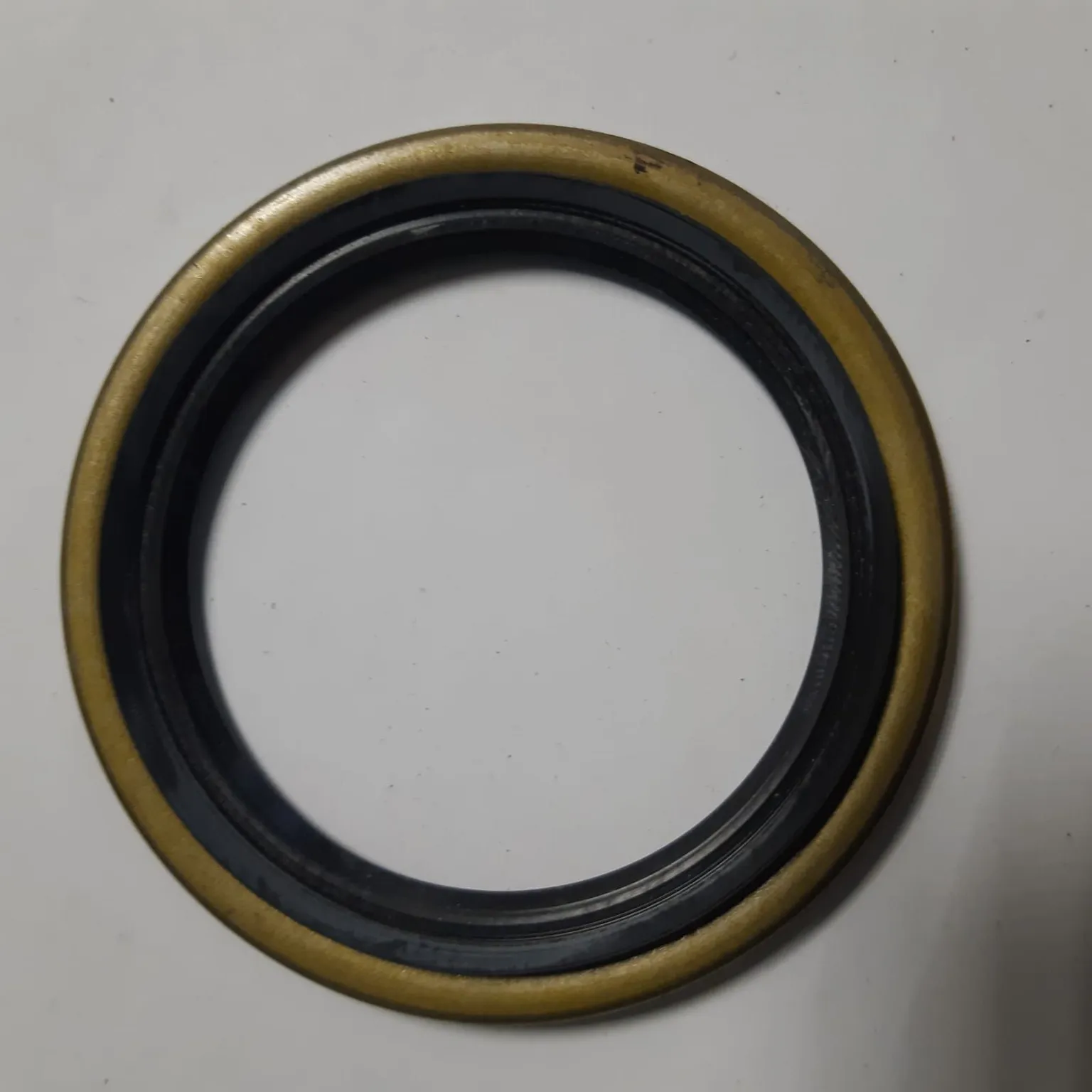 Сальник NOK BD4221E MITSUBISHI Debonair,Diamante,GTO,RVR,Sigma 56,9x76x6,5x9,5 MB633434