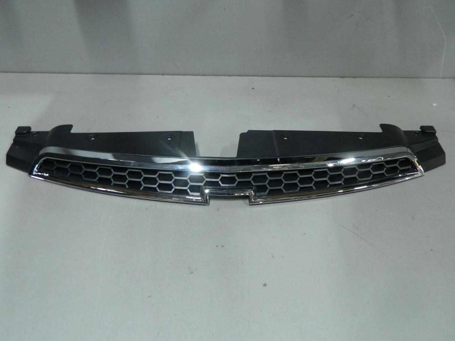 Решетка радиатора JORDEN JH01CRZ09007A CHEVROLET CRUZE 2009- (верх)