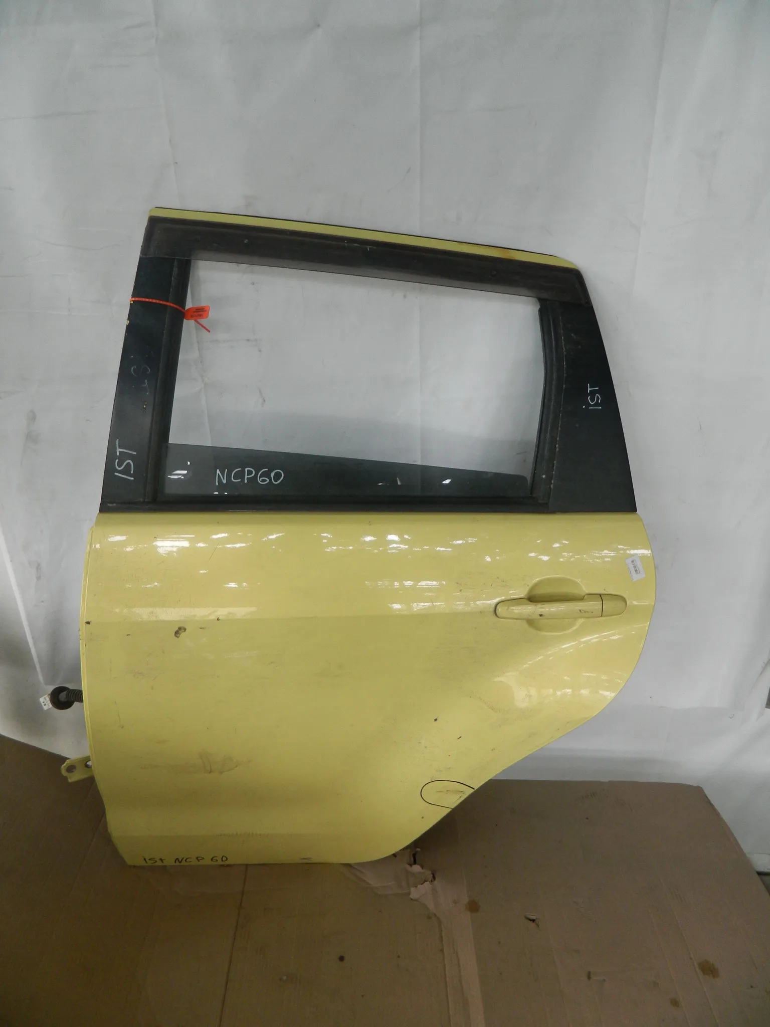 Дверь TOYOTA IST NCP60 Зад Лев (Контрактный) 65243605 6700452161