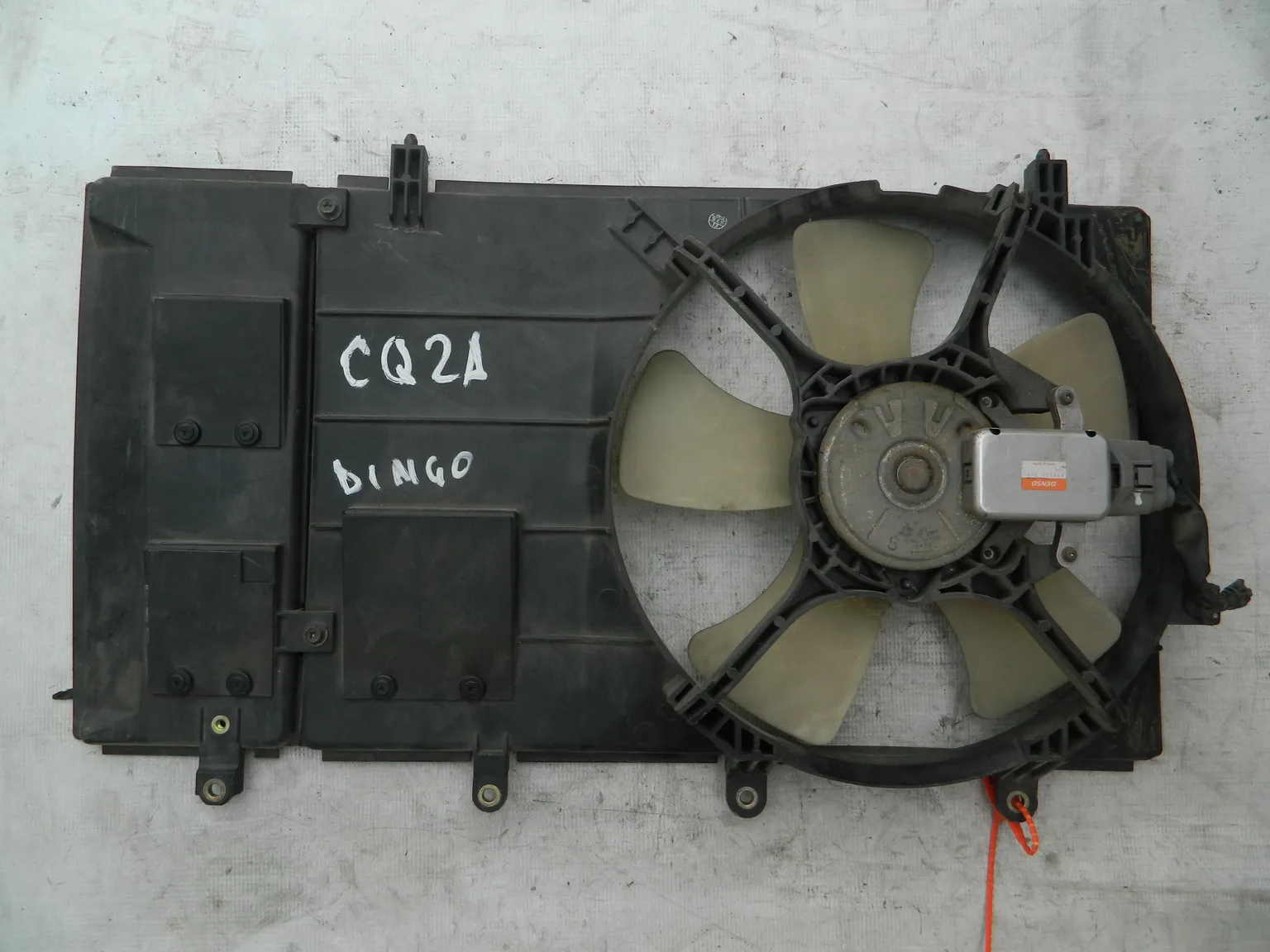 Диффузор радиатора MITSUBISHI DINGO CQ2A (Контрактный) 72355027