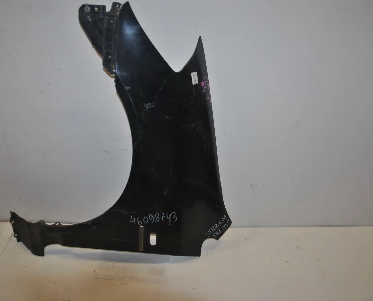 Крыло HONDA STREAM RN1 Перед Лев (Контрактный) 46098743