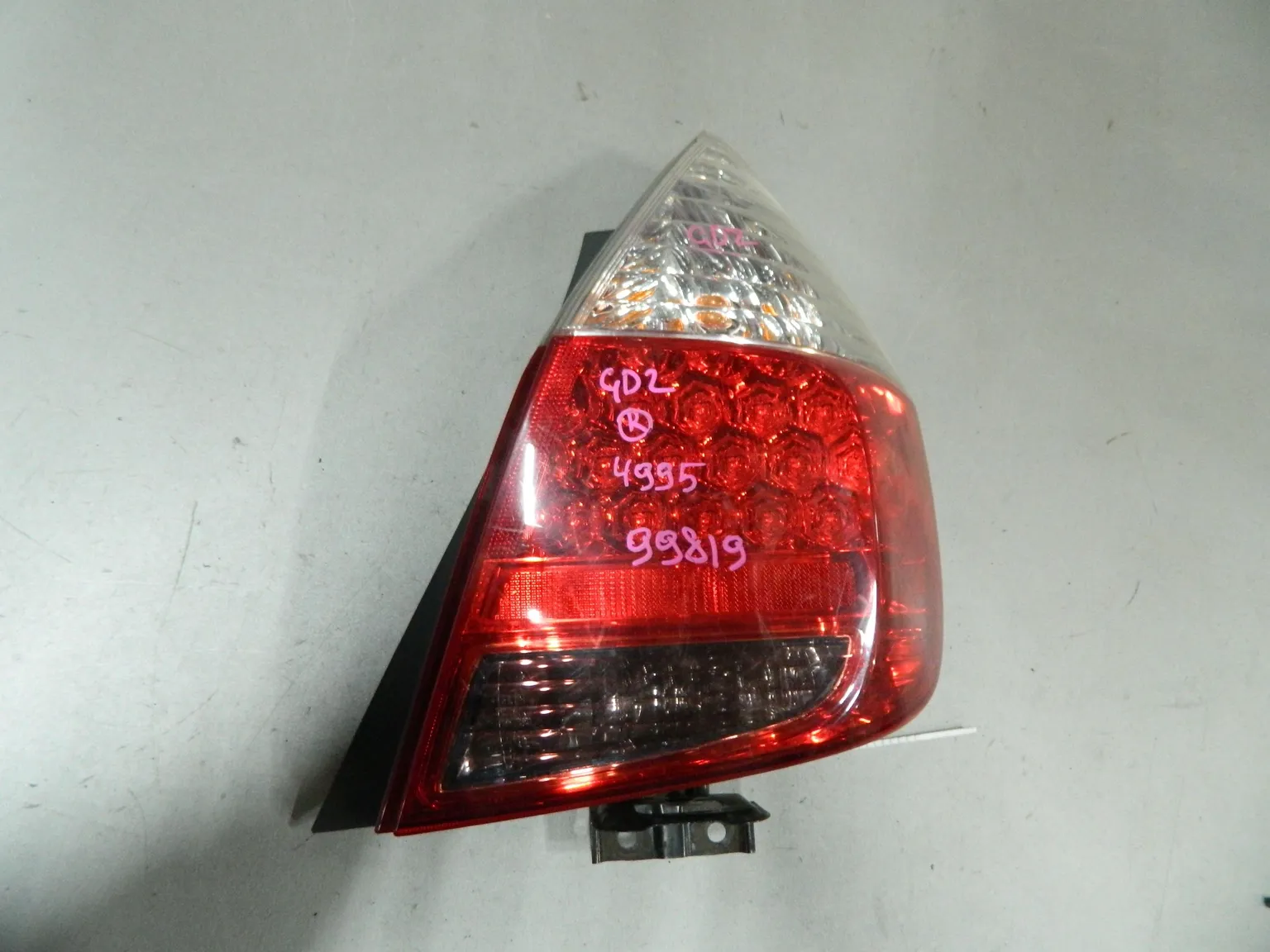 Фонарь HONDA FIT GD1 Зад Прав (Контрактный) 68000890