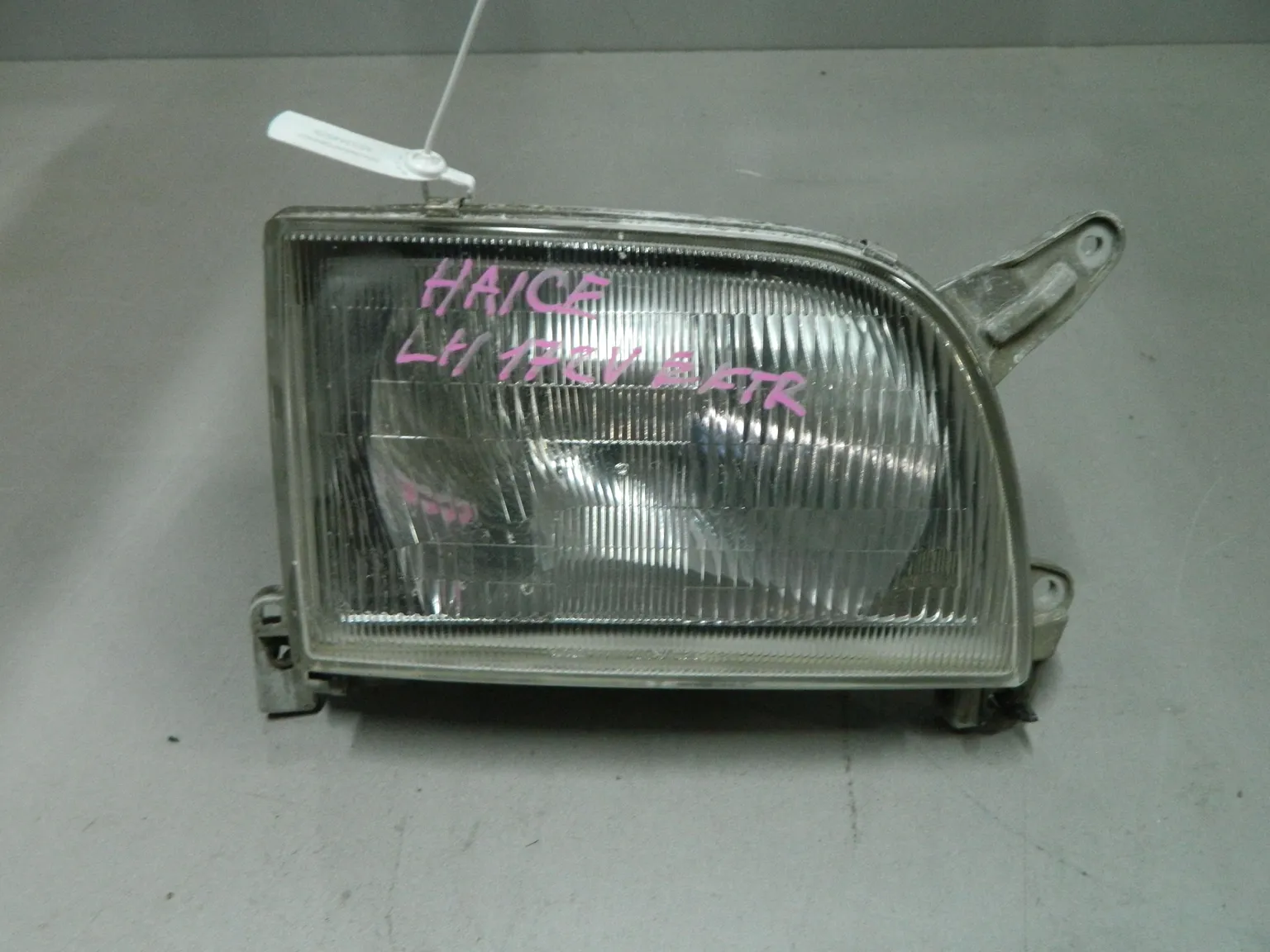 Фара TOYOTA HIACE LH178 Перед Прав 2689 (Контрактный) 03344525