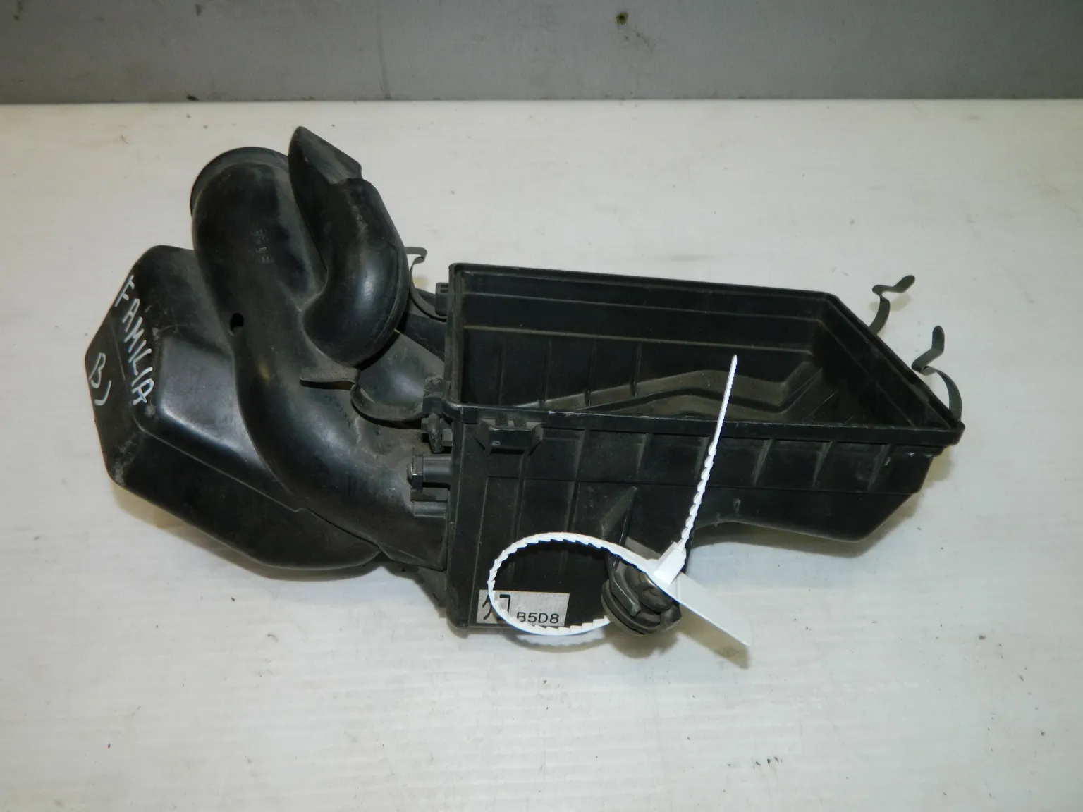 Корпус воздушного фильтра MAZDA DEMIO DW5W (Контрактный) 46098607 B31R13Z02