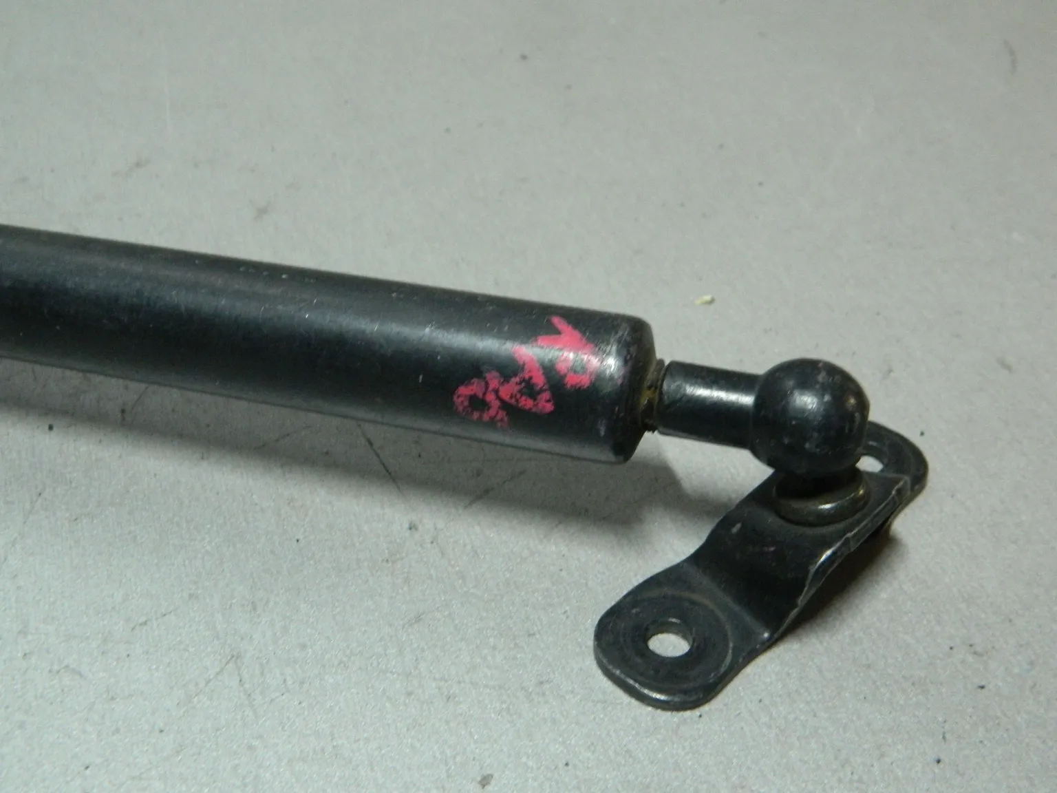 Амортизатор багажника HONDA ODYSSEY RA6 Лев (Контрактный) 81528958