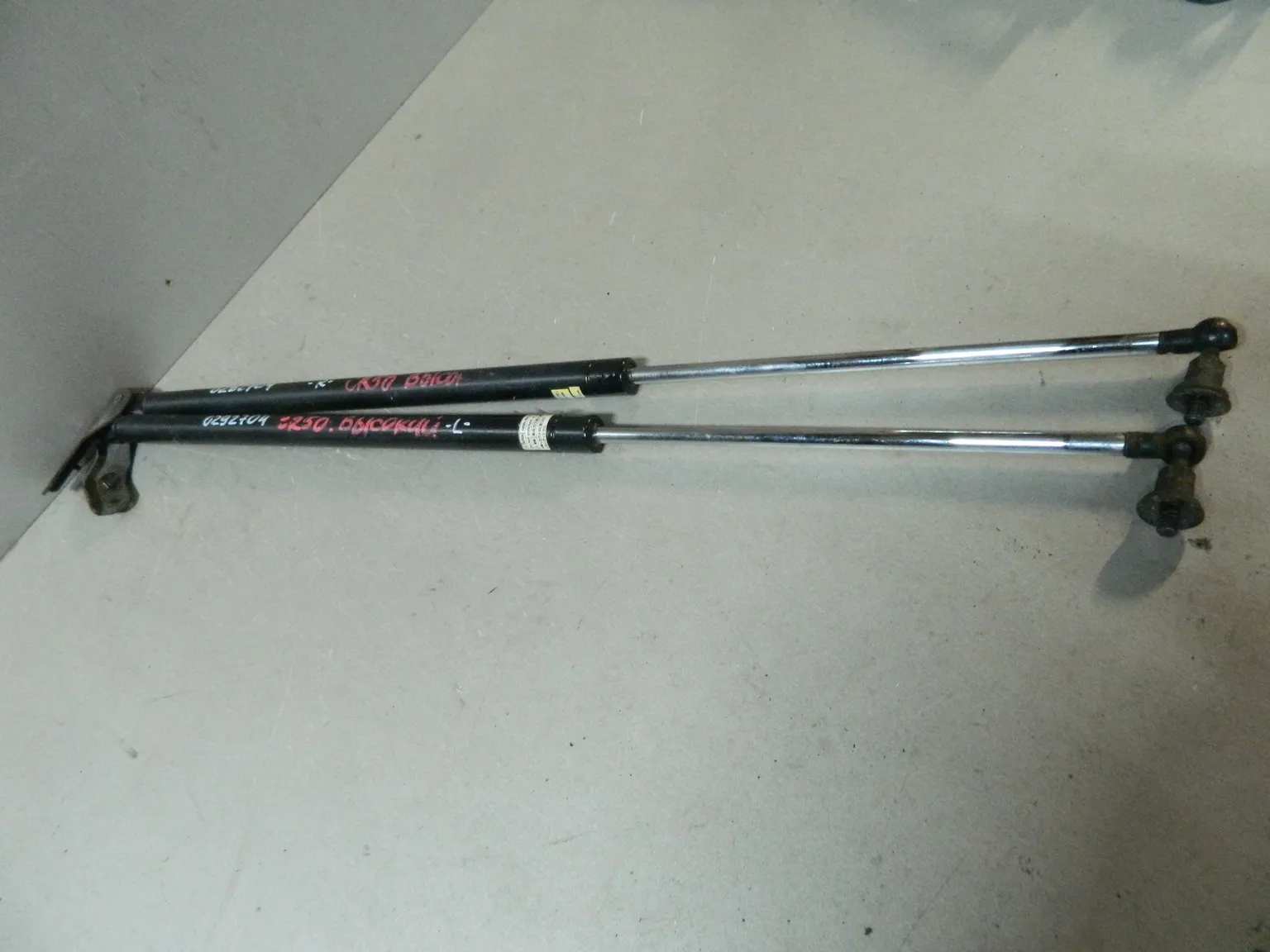 Амортизатор багажника TOYOTA NOAH CR50 (Контрактный) 81528923