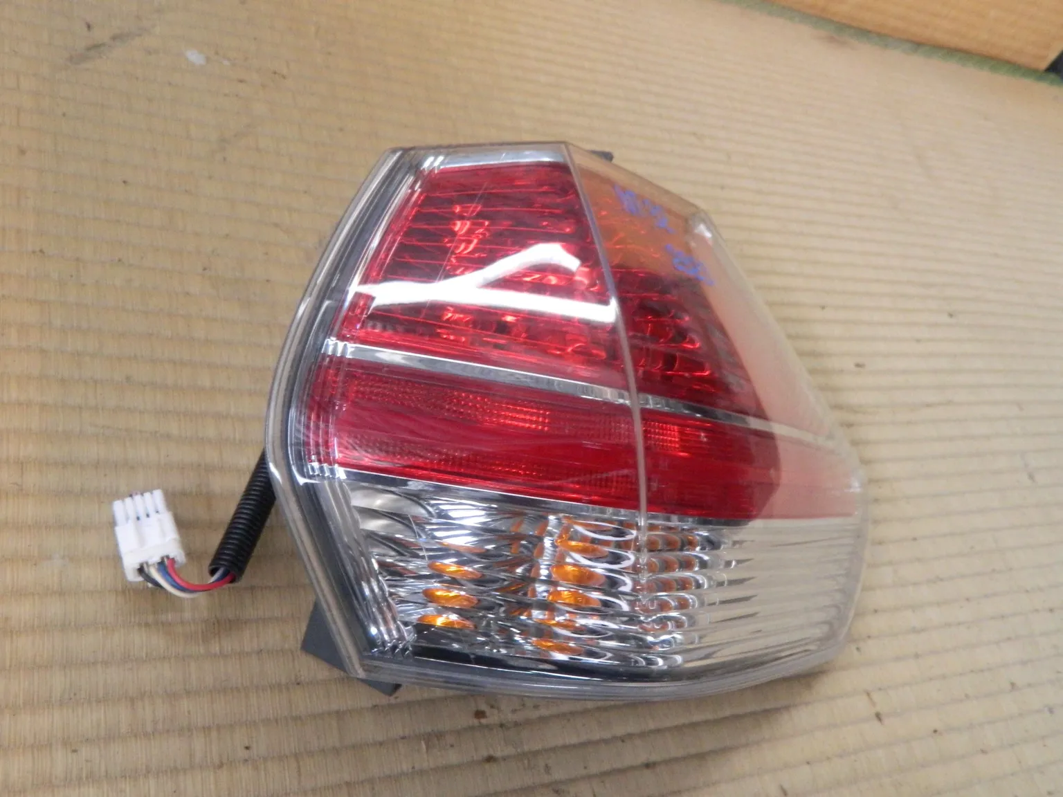 Фонарь NISSAN X-TRAIL NT32 Зад Прав (Контрактный) 22923053