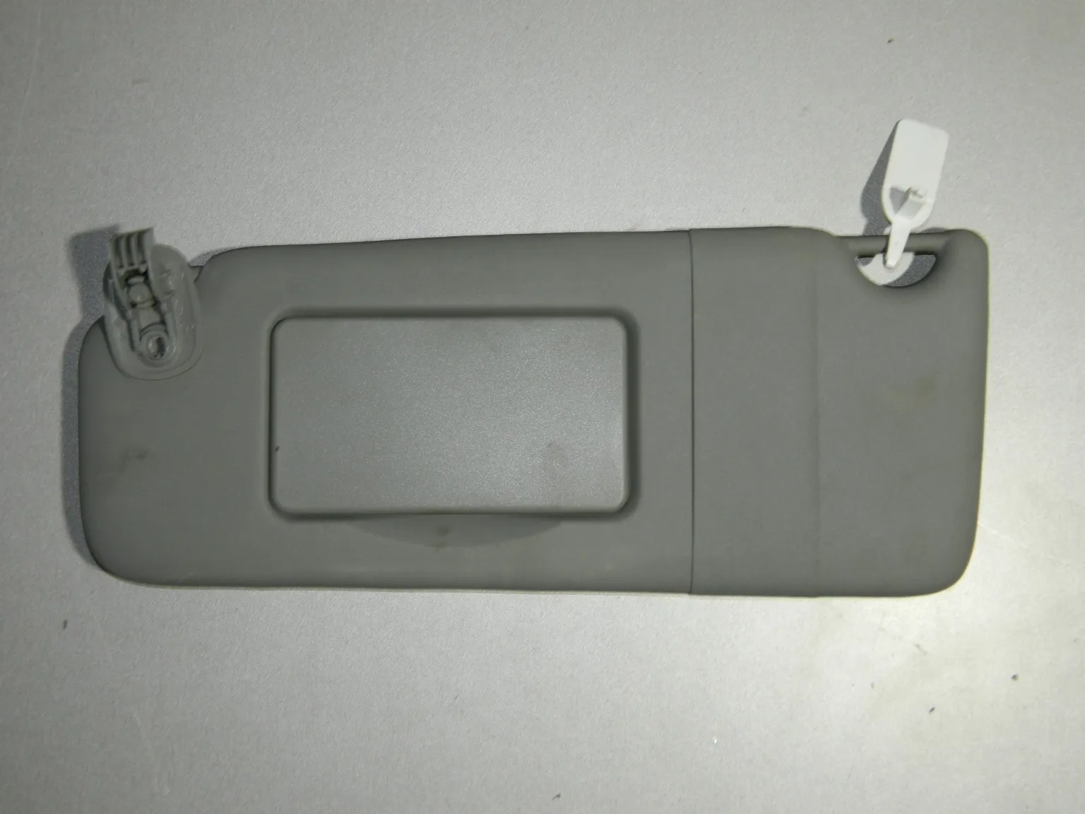 Козырек солнцезащитный Renault Clio II Лев (Б/У)