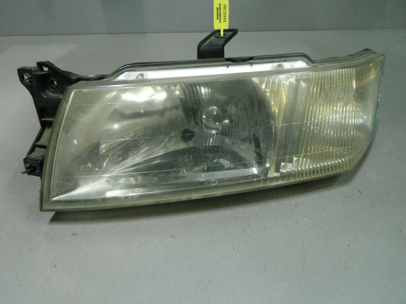 Фара MITSUBISHI CHARIOT N84W Перед Лев (Контрактный) 64492386