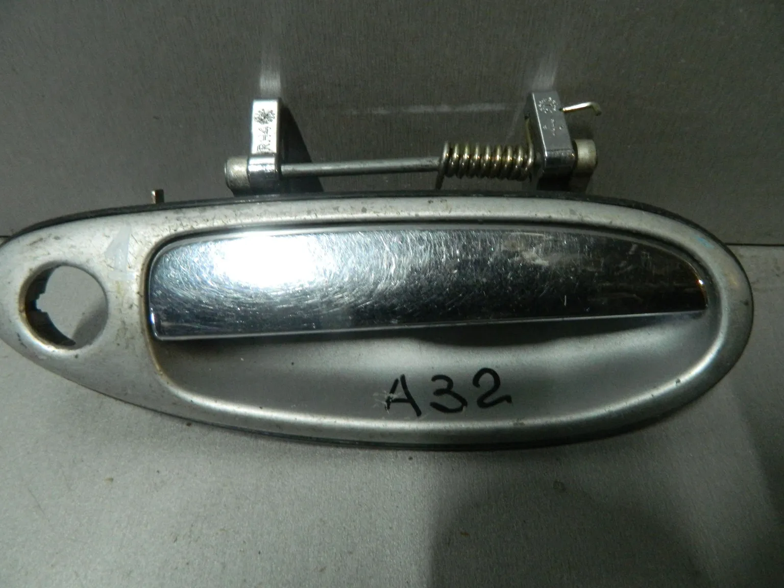 Ручка двери наружная NISSAN MAXIMA A32 Перед Прав (Контрактный) 81528028