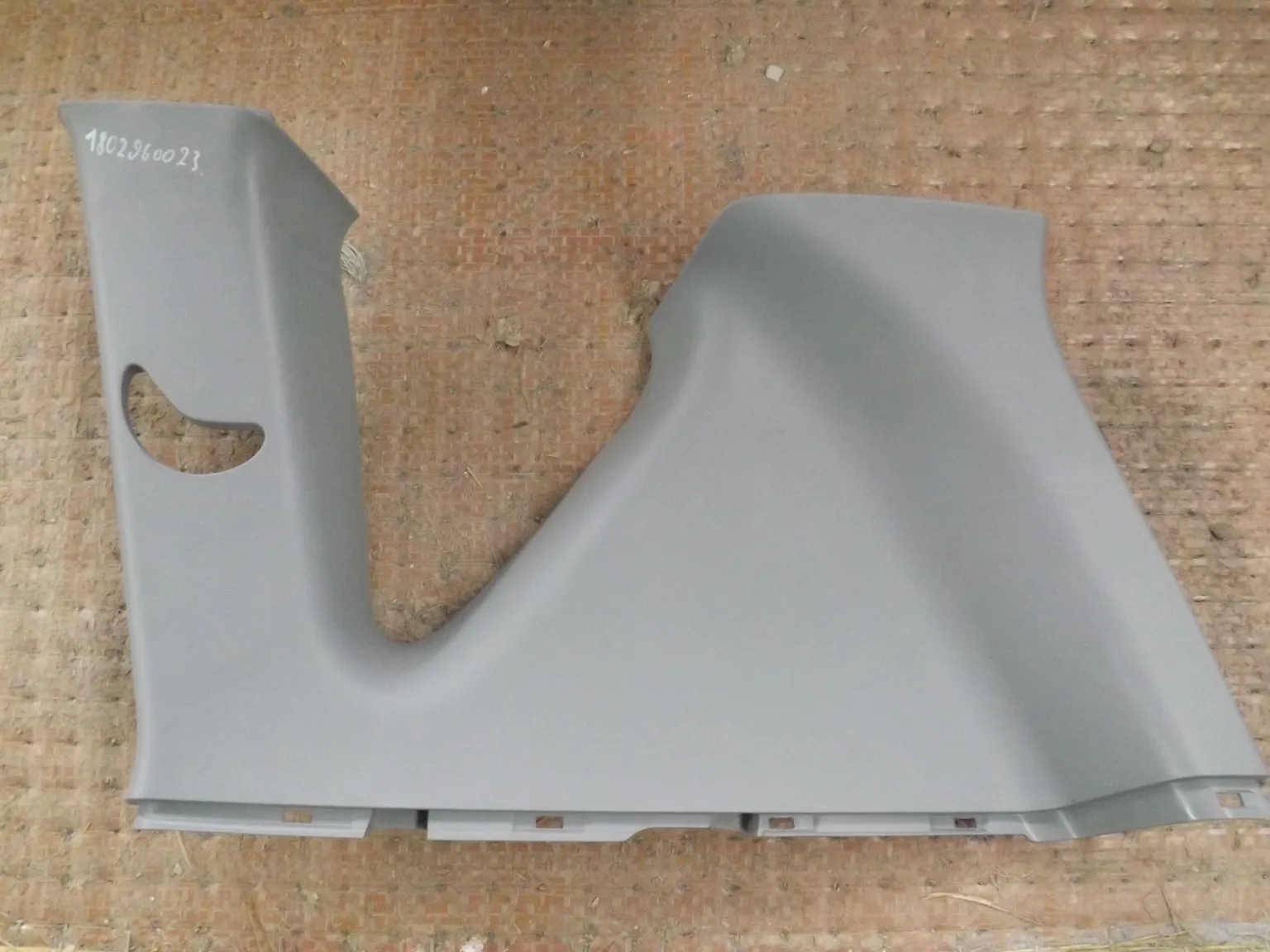 Обшивка задней стойки TOYOTA RAV4 ACA36 Зад Прав (Контрактный) 1802960023