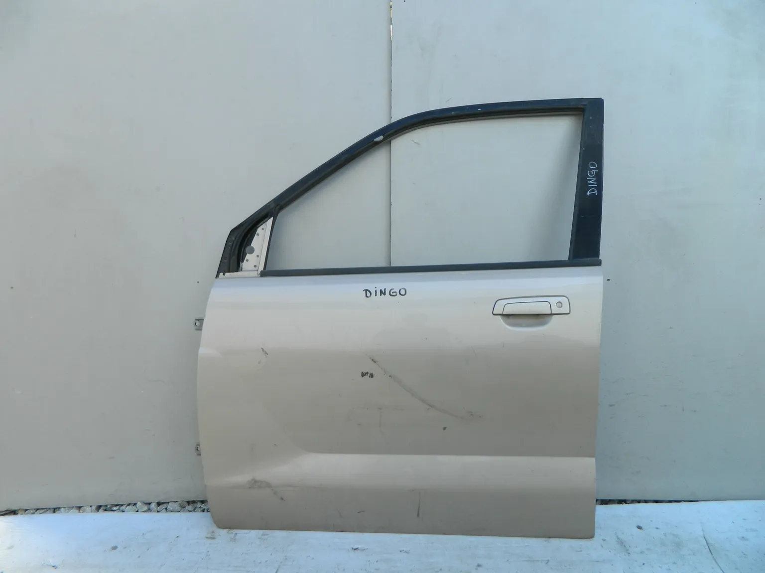 Дверь MITSUBISHI DINGO CQ1A Перед Лев (Контрактный) 40951312 MR586505
