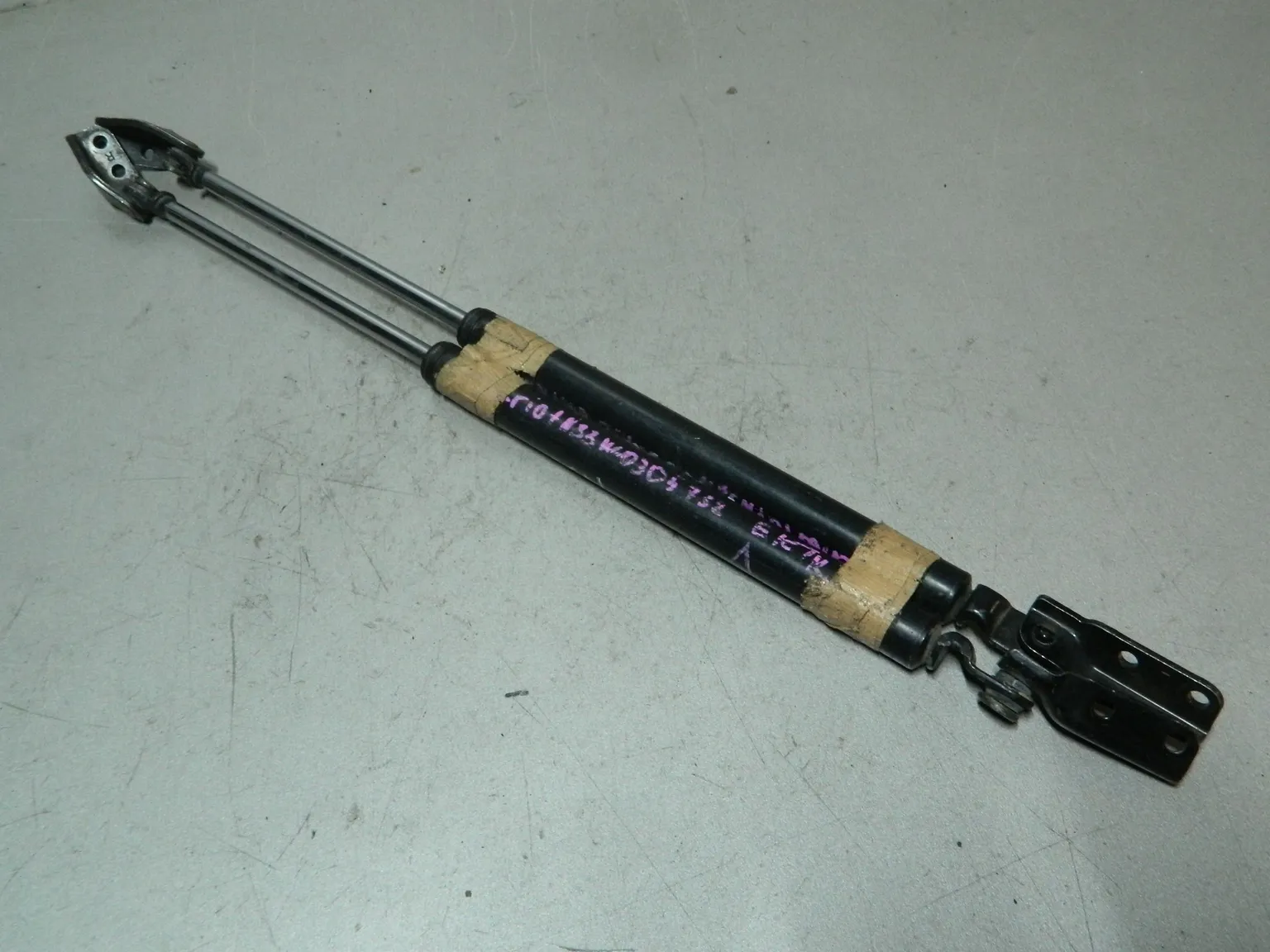 Амортизатор багажника MITSUBISHI CHARIOT N33W (Контрактный) 81528882