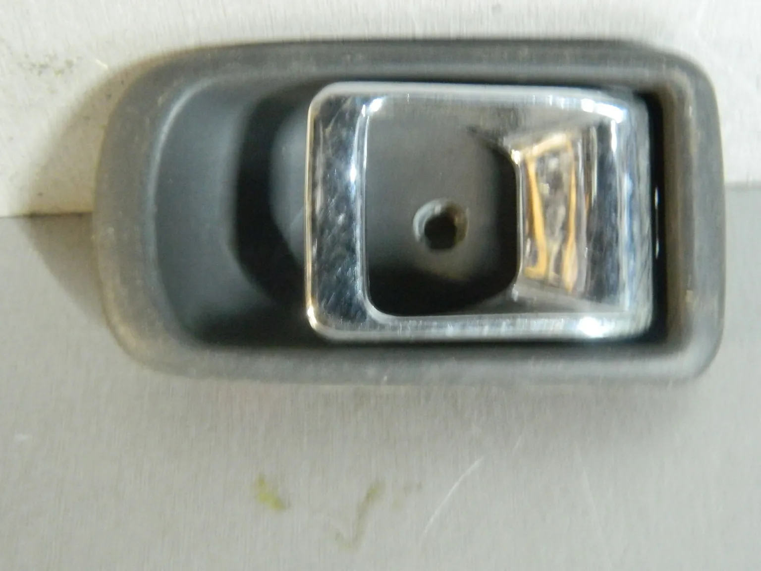 Ручка двери внутренняя TOYOTA DUET M100S Прав (Контрактный) 81528417