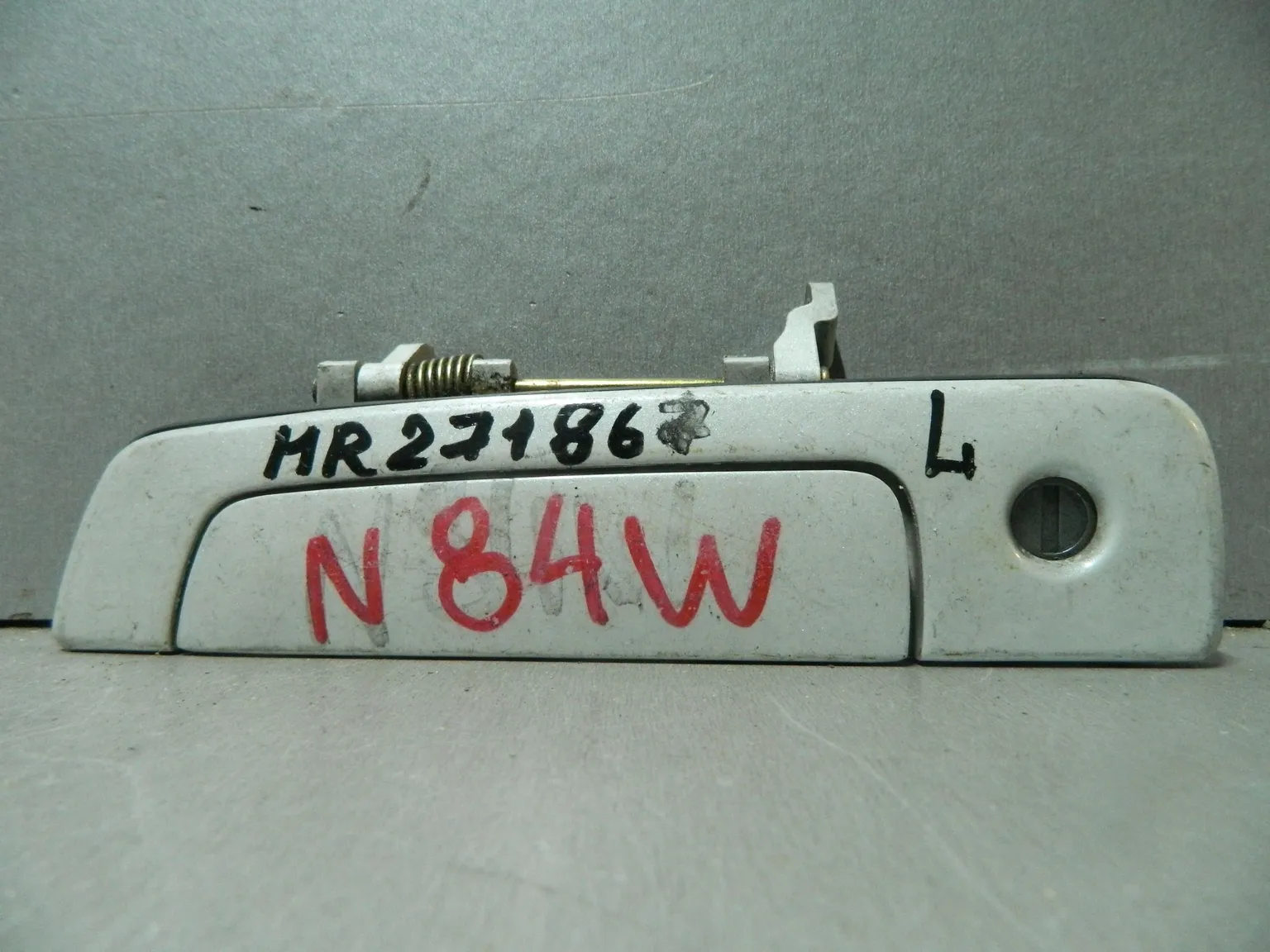 Ручка двери наружная MITSUBISHI LANCER CK2A Перед Лев (Контрактный) 81539906