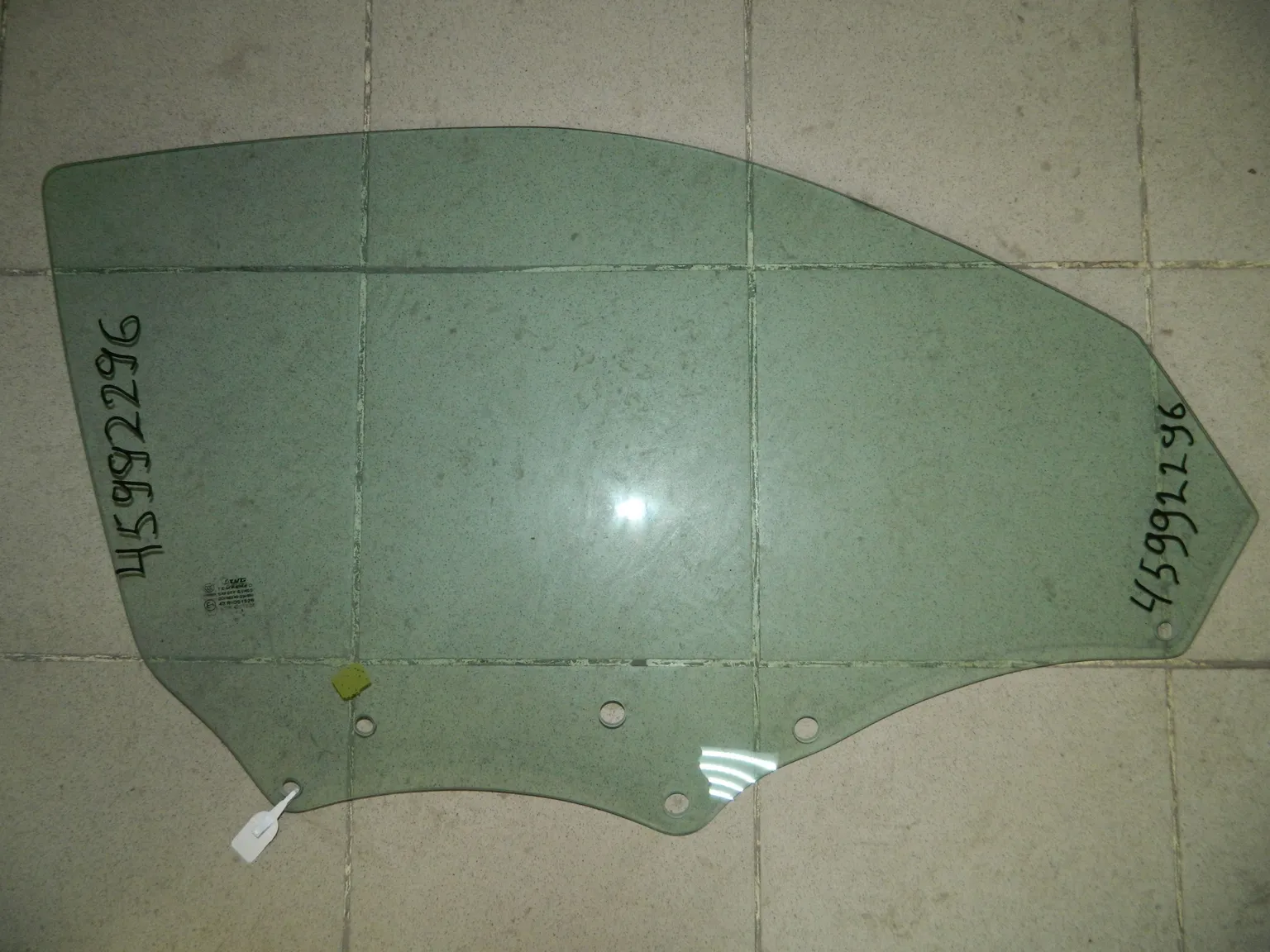 Стекло двери TOYOTA CHASER X90 Перед Прав