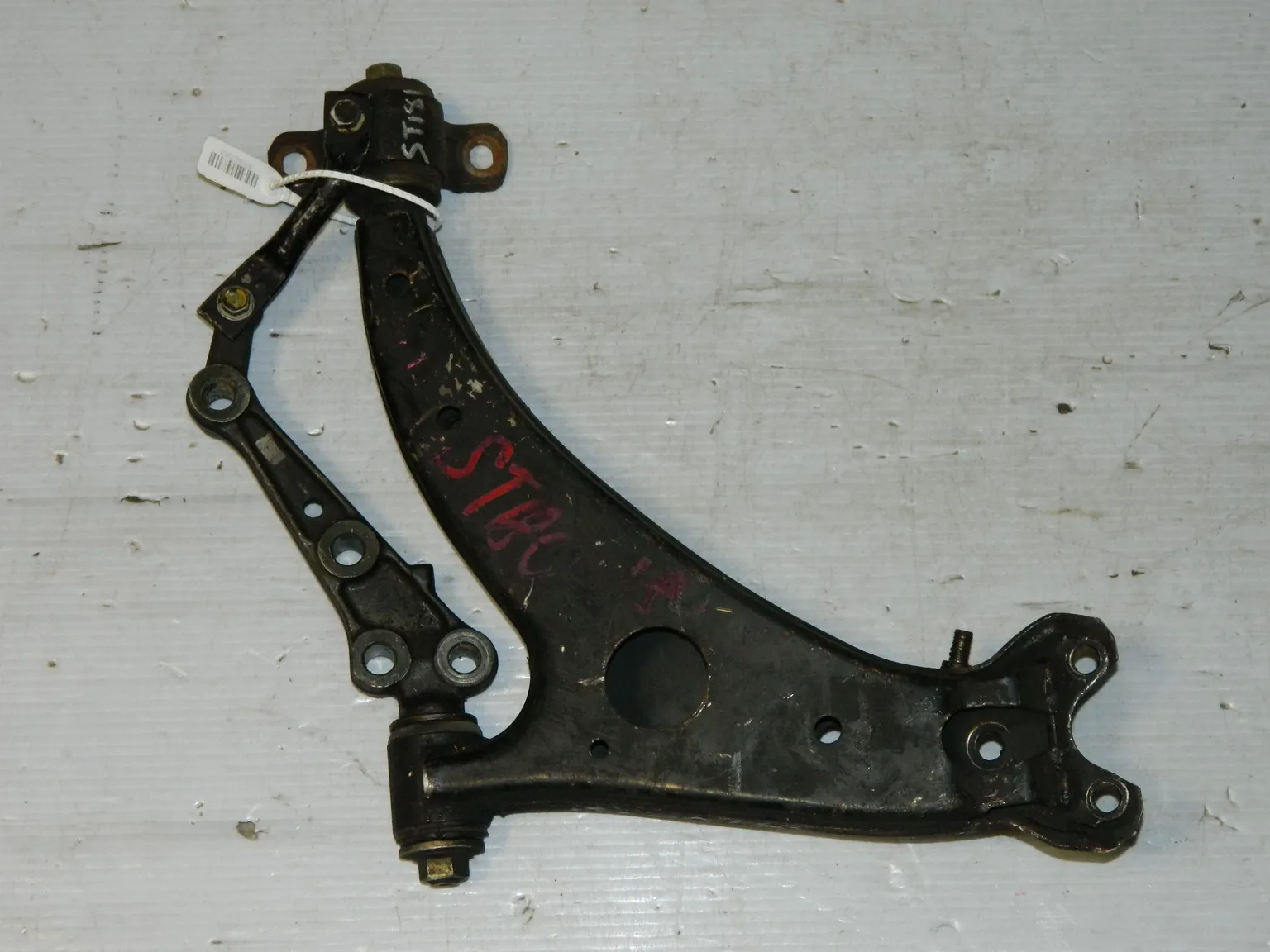 Рычаг подвески TOYOTA CORONA EXIV ST180 Перед Прав (Контрактный)