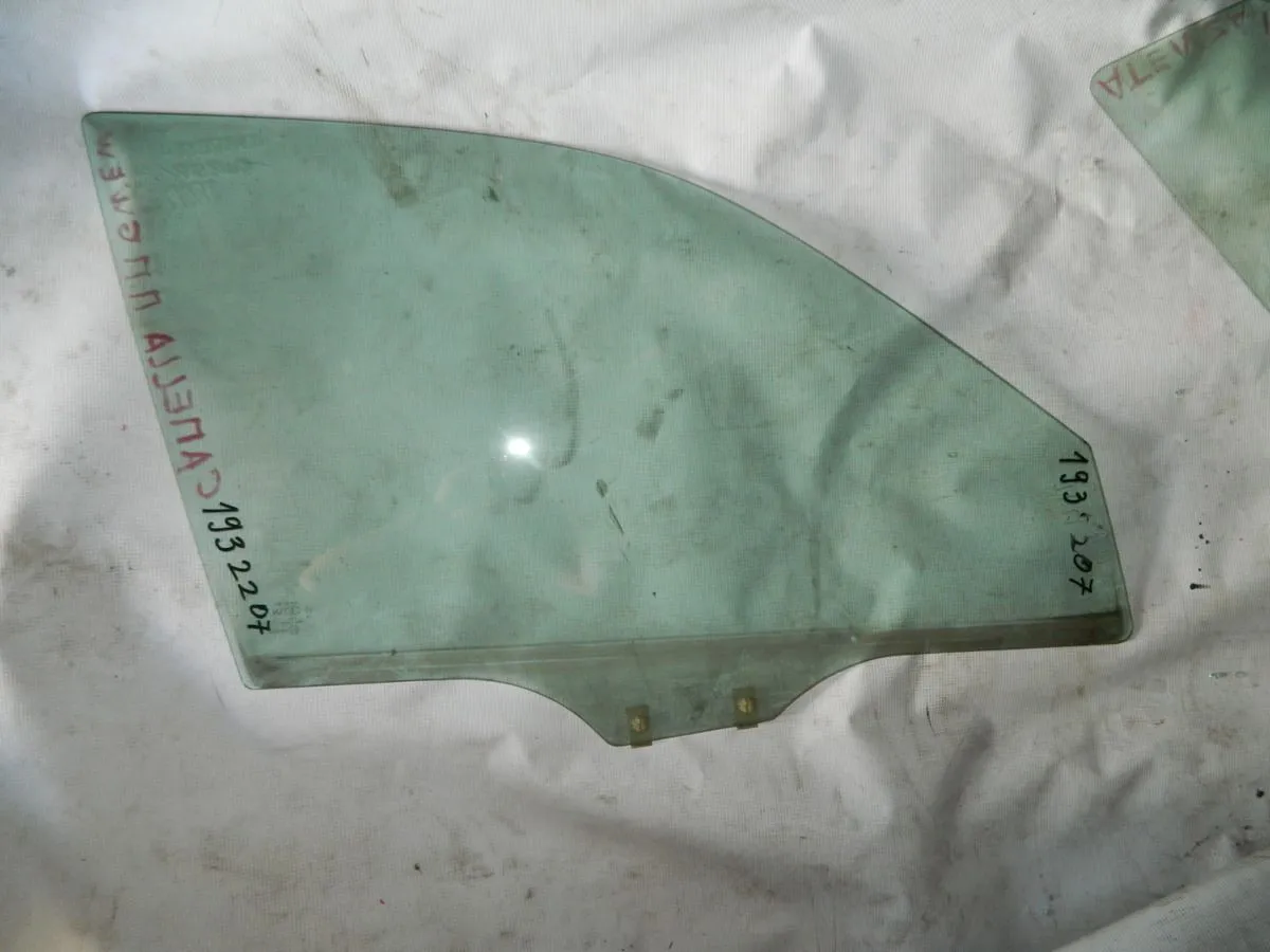 Стекло двери MAZDA CAPELLA GWEW Перед. Прав (Контрактный) 1932207