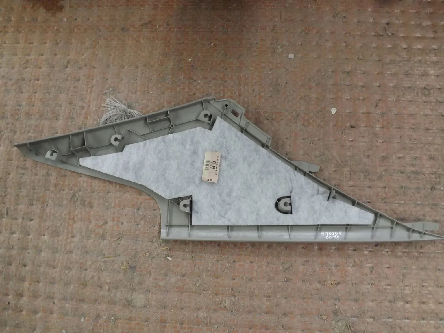 Обшивка задней стойки TOYOTA CAMRY ACV40 Зад Прав (Контрактный) 1102010018