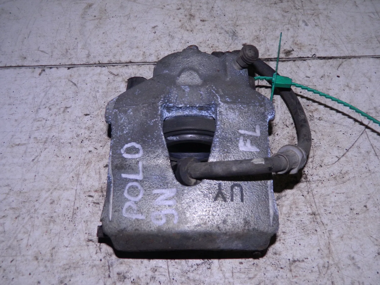 Суппорт VOLKSWAGEN POLO 6C1 Перед Лев (Контрактный) 81540167