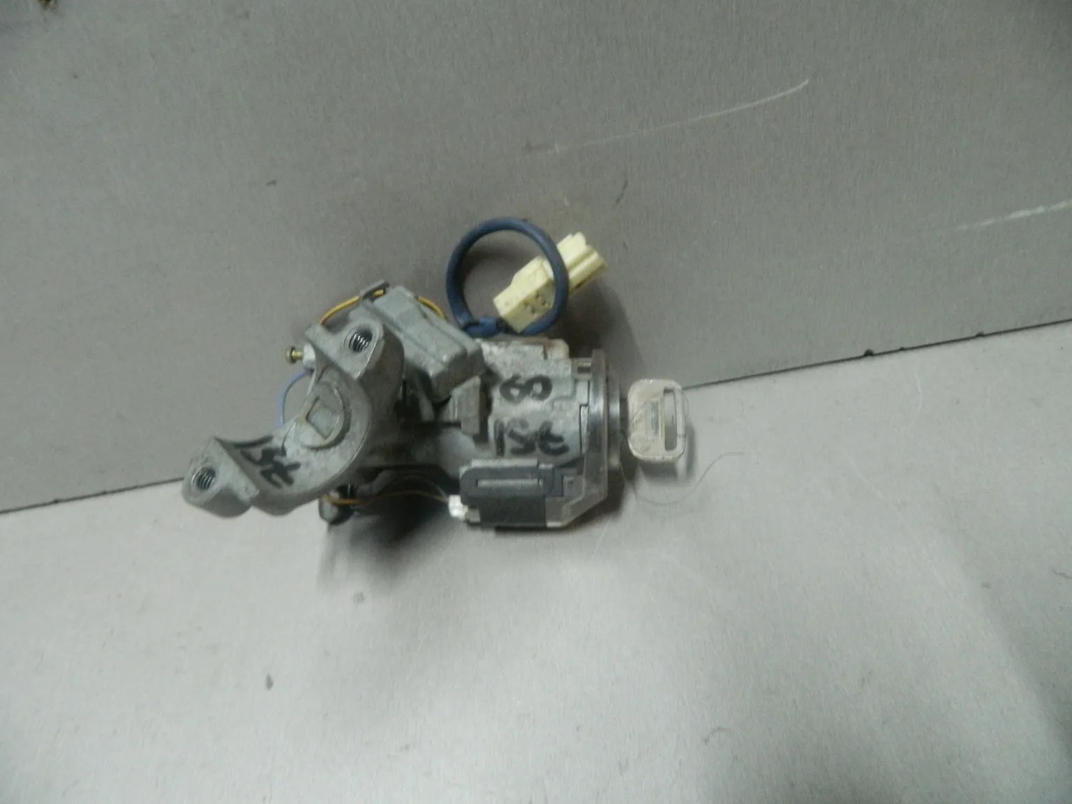 Замок зажигания TOYOTA IST NCP60 (Контрактный) 81532310