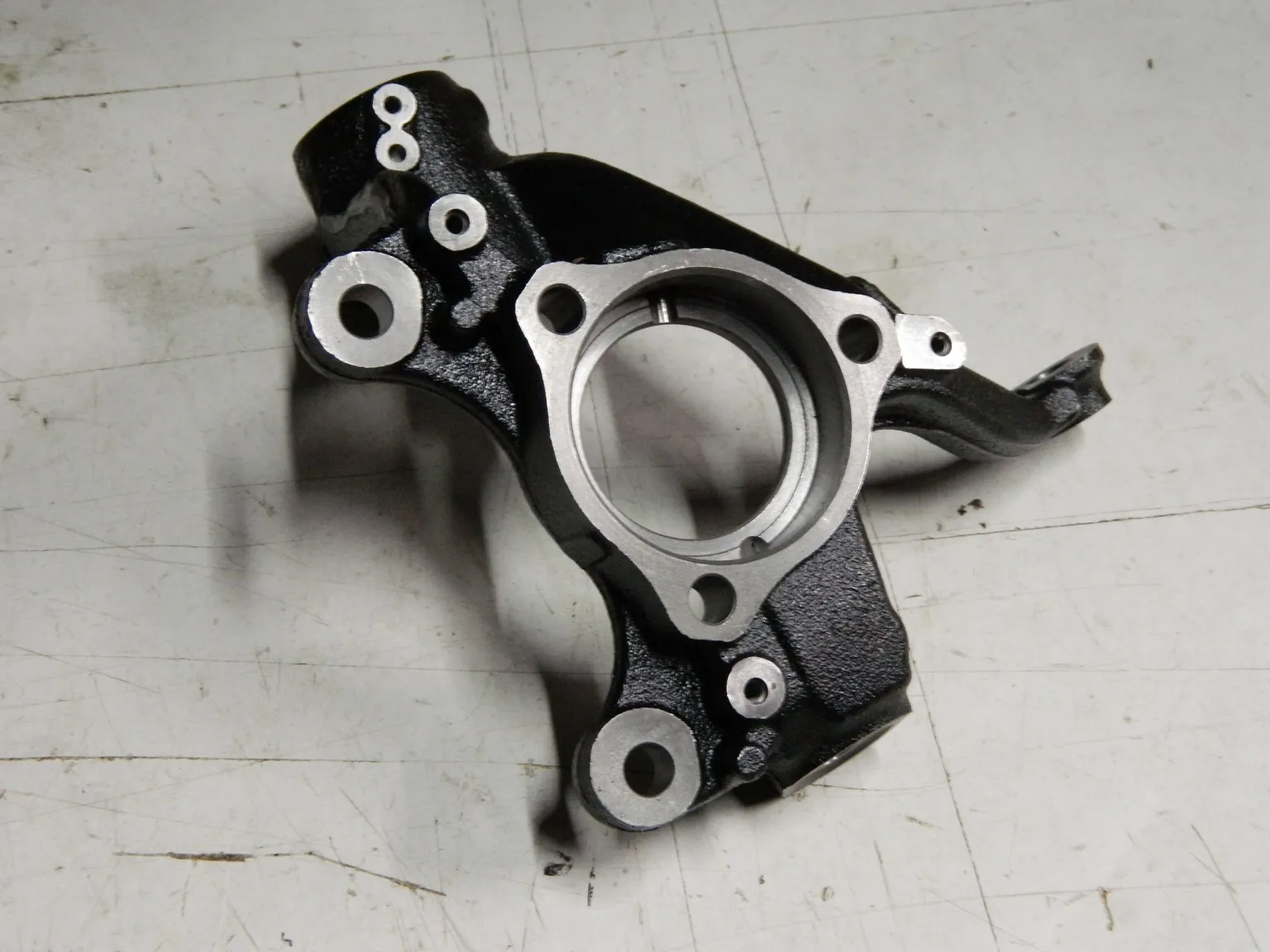 Кулак поворотный GENERAL PARTS 5Q0407255Q AUDI A3 / SPORTBACK 8V 13- / SKODA OCTAVIA III 13- Лев