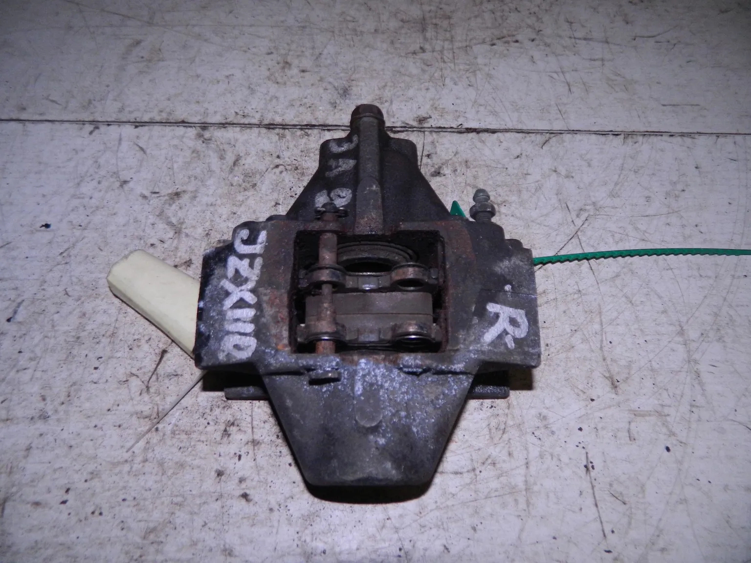 Суппорт TOYOTA MARK II JZX110 Зад Прав (Контрактный) 79590468